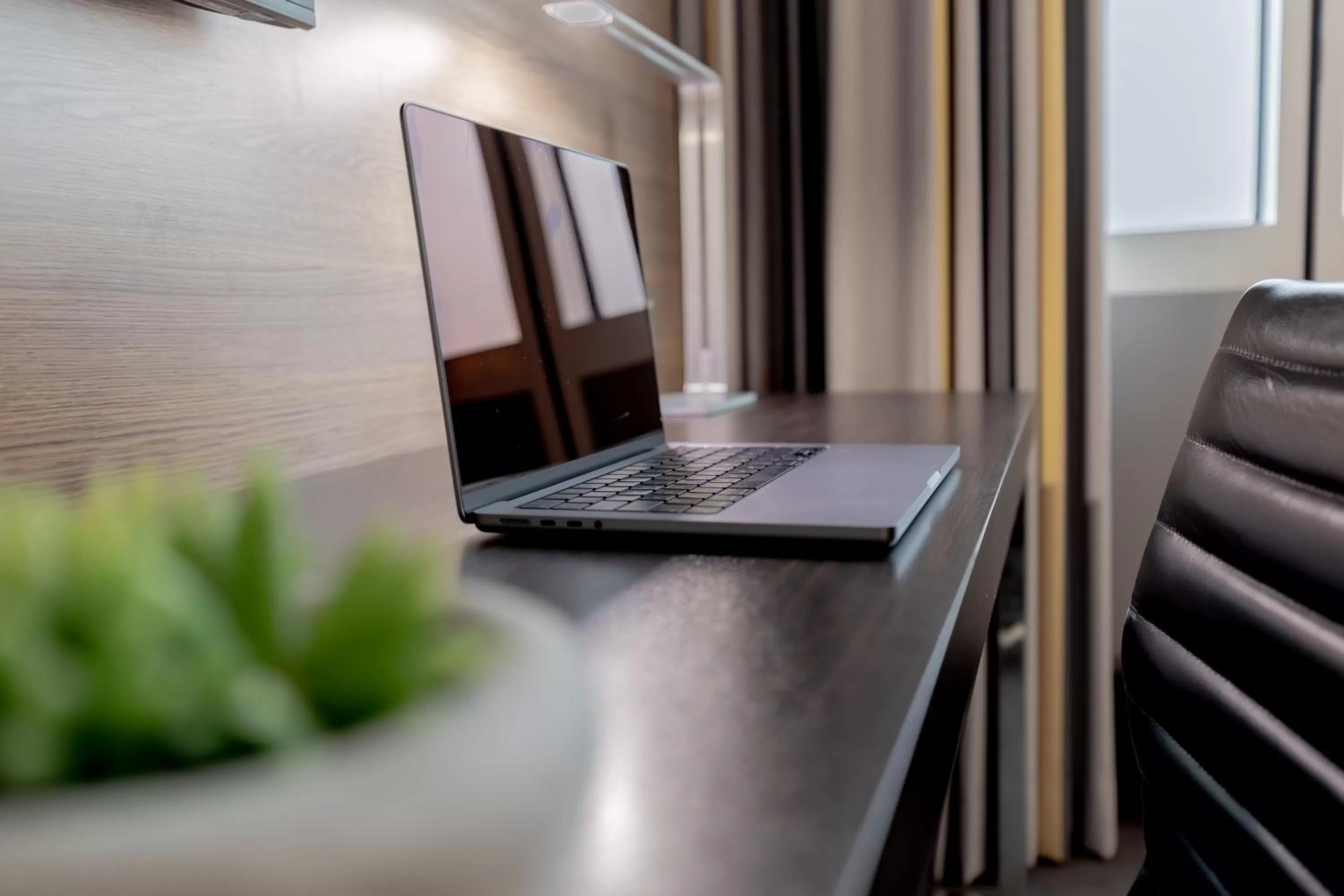 TV and multimedia in Garner Hotel Berlin - Spandau by IHG