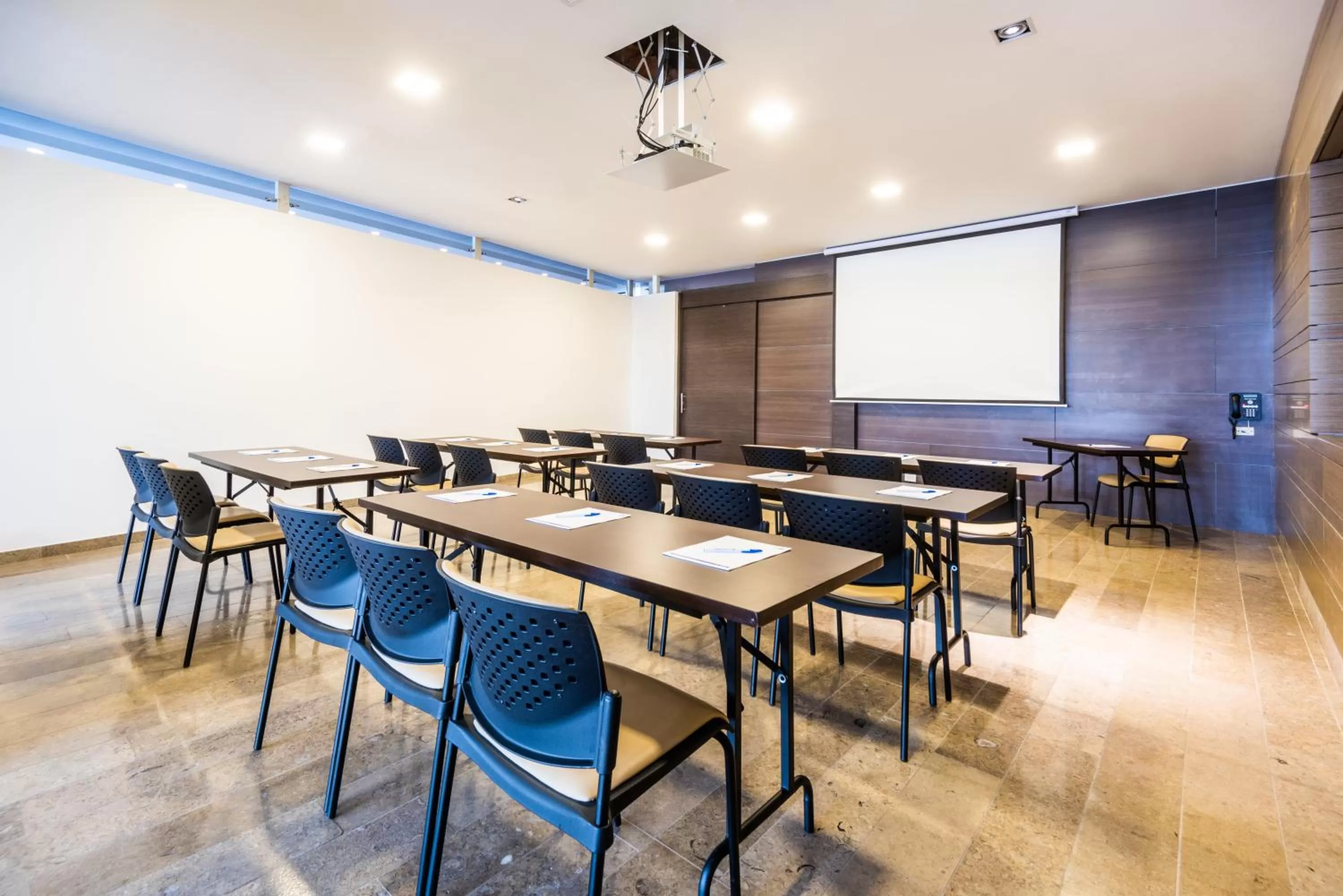 Meeting/conference room in Holiday Inn Express - Cartagena Bocagrande by IHG