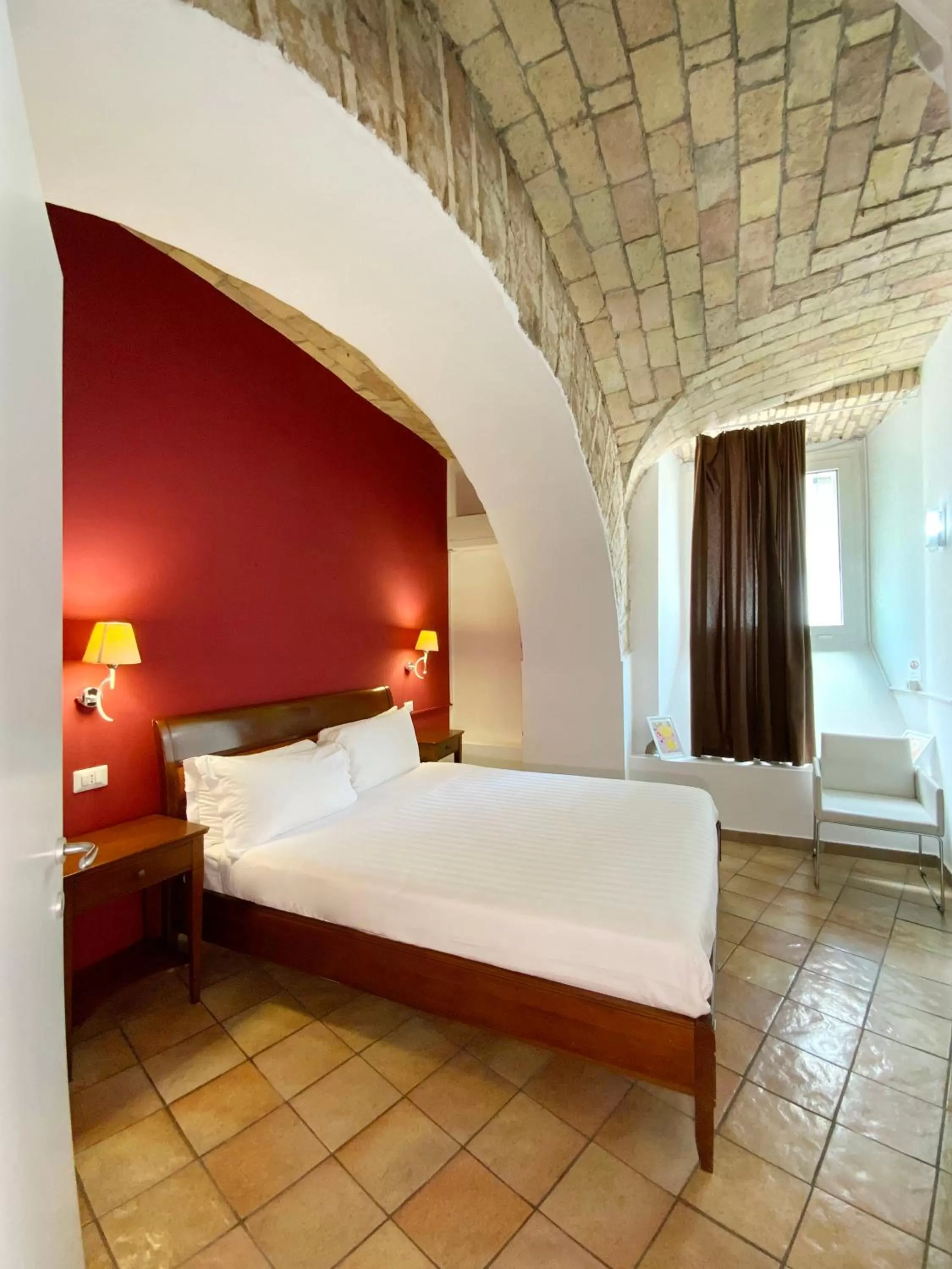 Bedroom, Bed in Roma Resort Colosseum