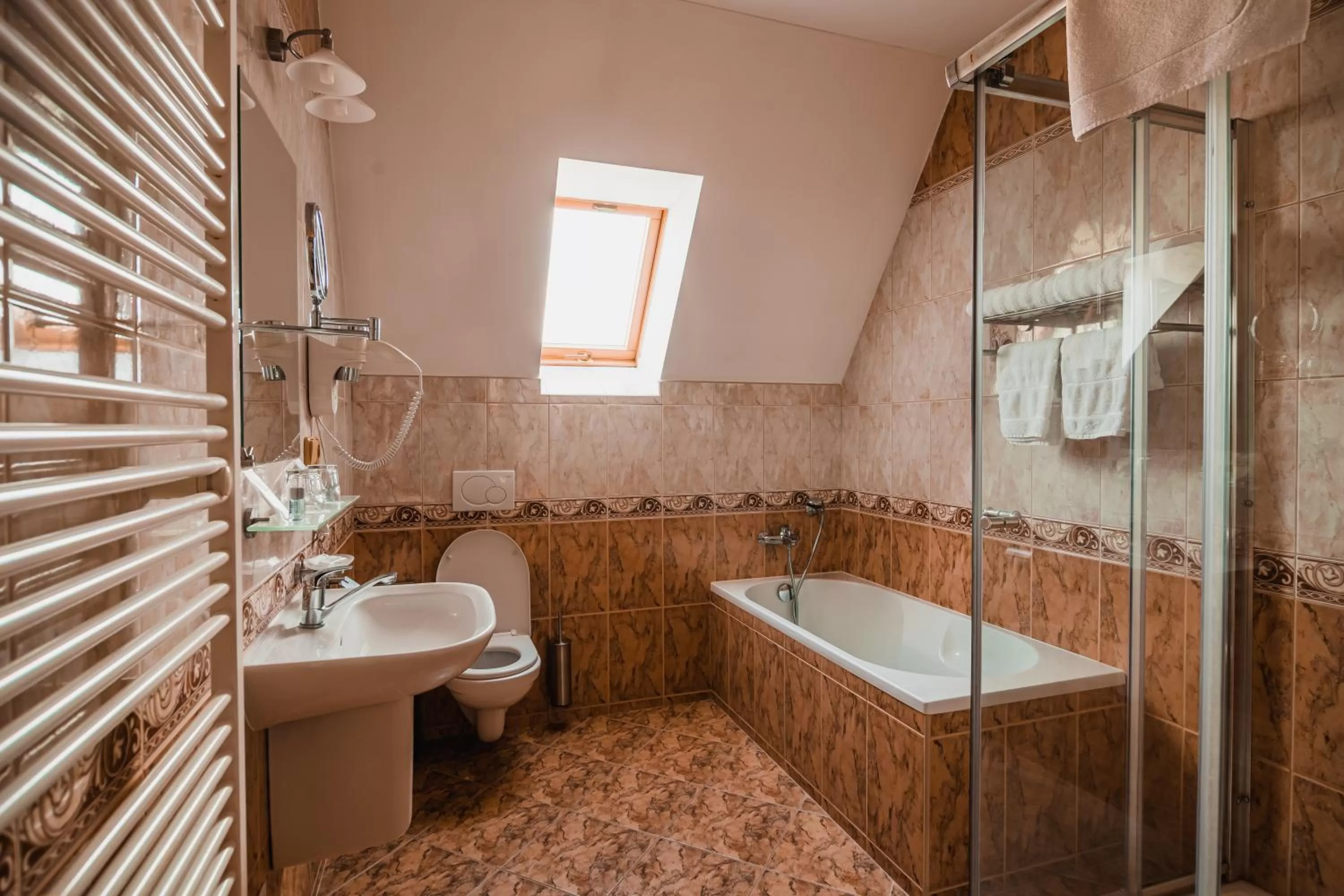 Twin Room with Bath in Hotel Krajka****