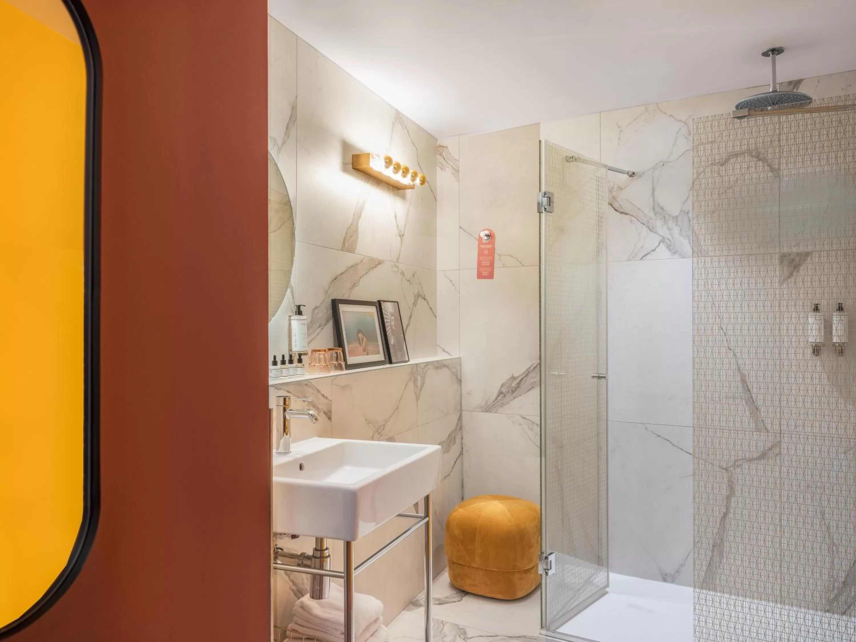 Shower in Seven Hotel Paris