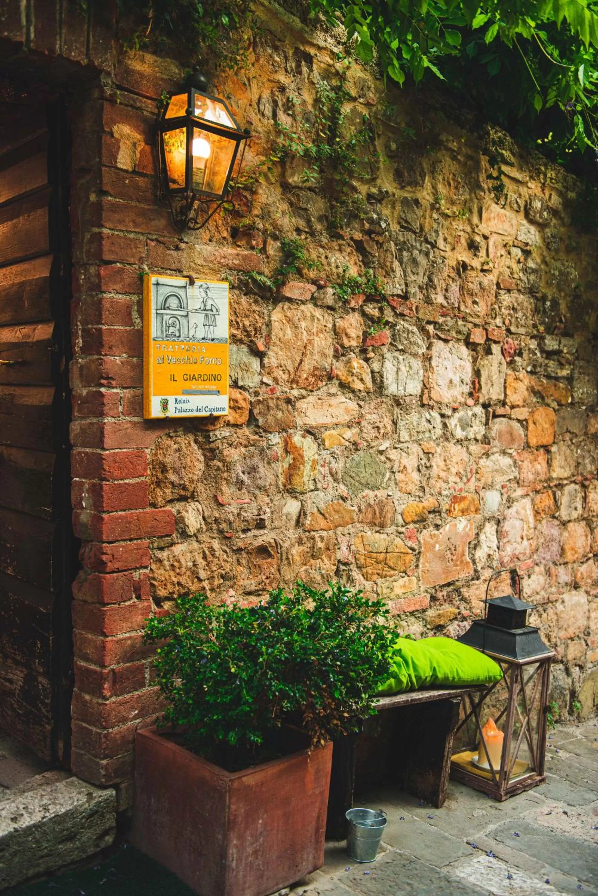 Restaurant/places to eat in TORRE GIARDINO SEGRETO B&B- Borgo Capitano Collection - Albergo diffuso