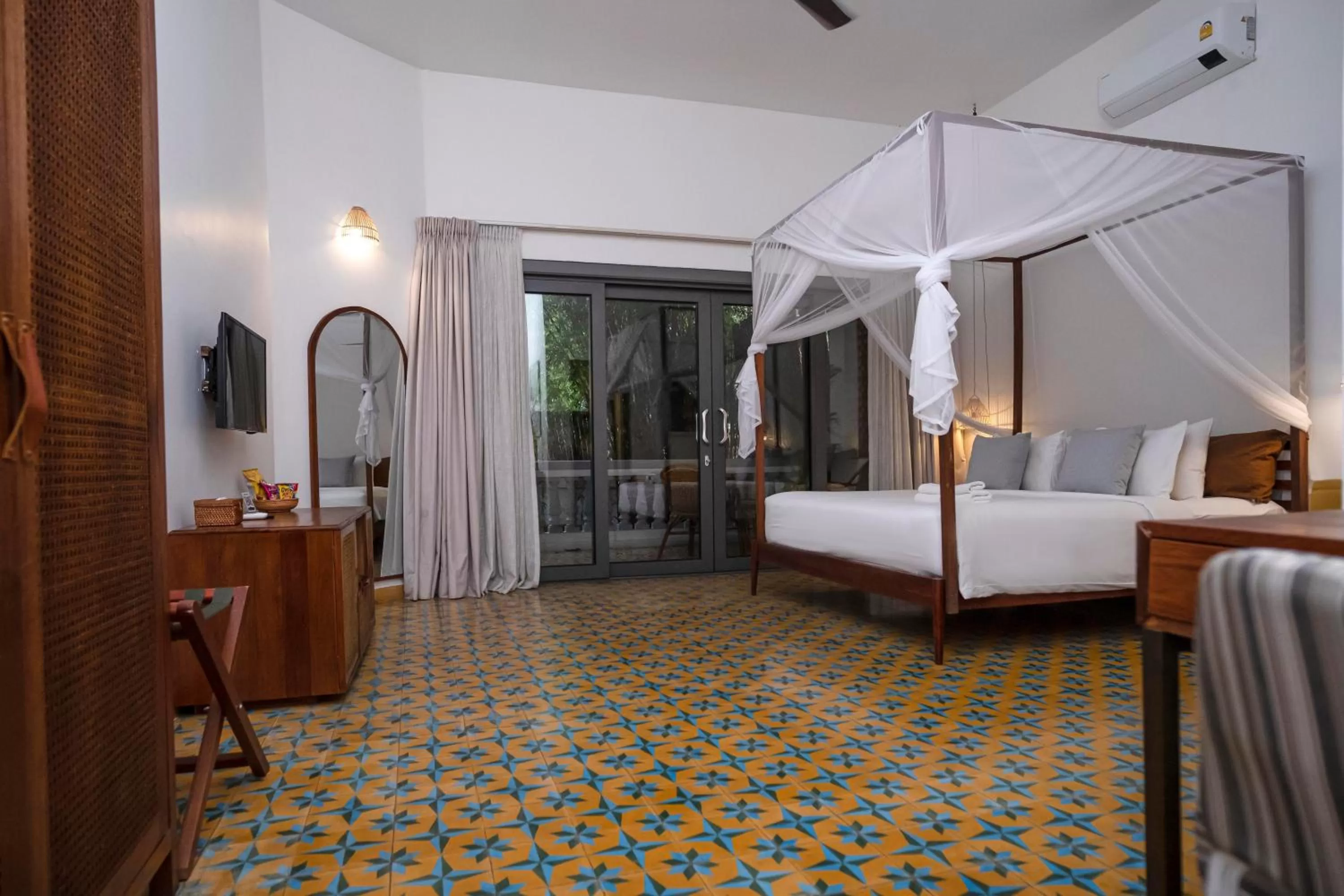 Bed in Jungle Addition