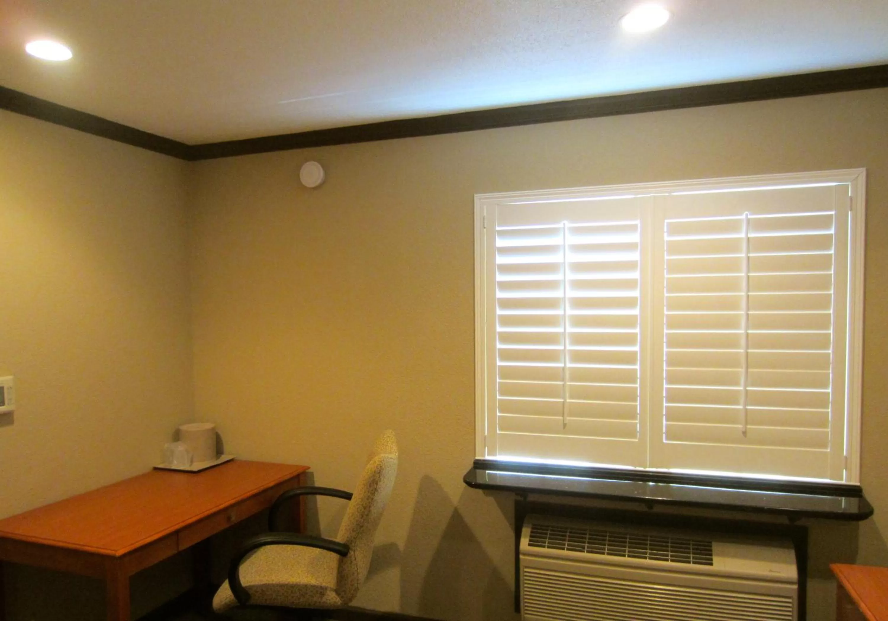 Decorative detail in Deluxe Inn Redwood City