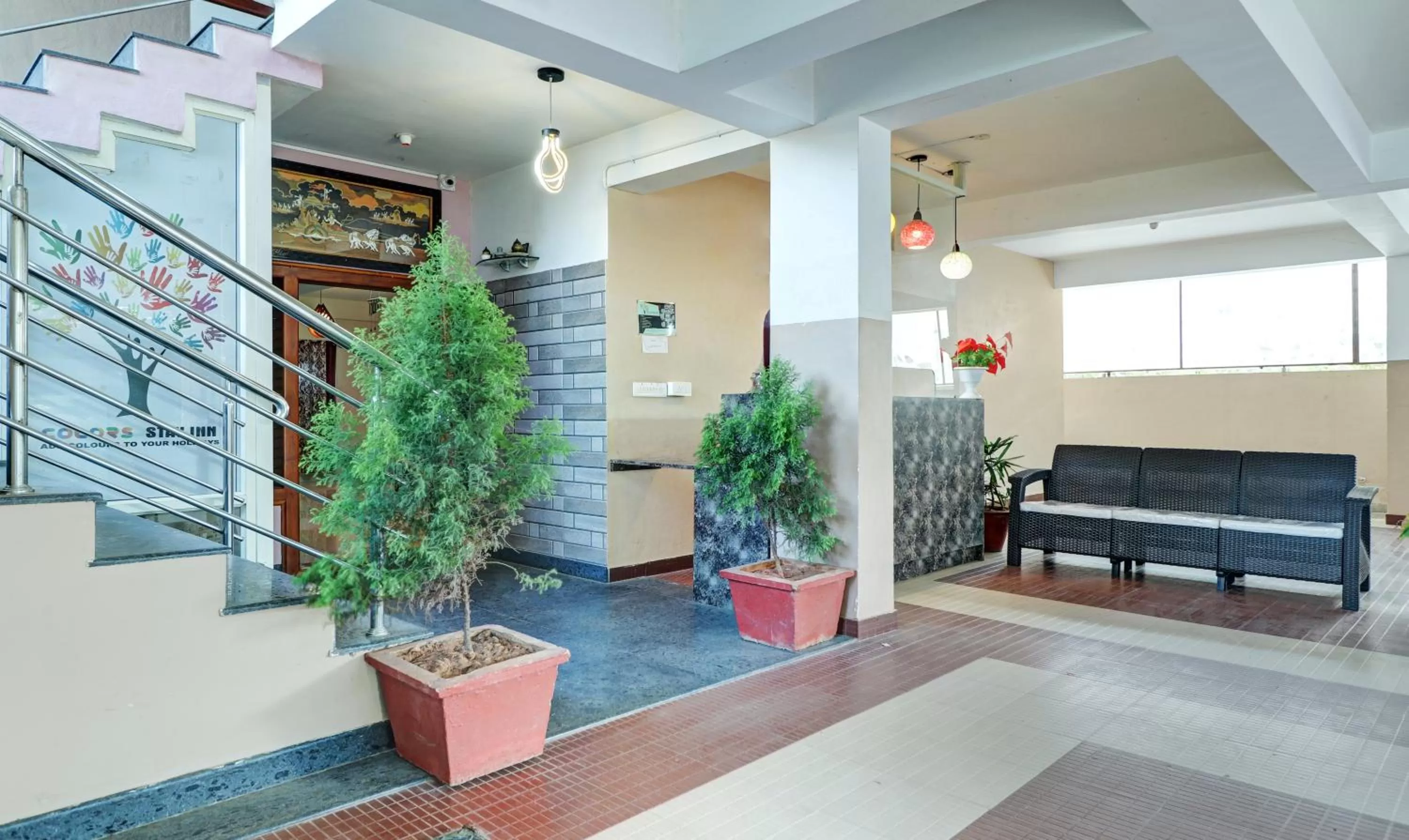 Itsy By Treebo - Colors Stay