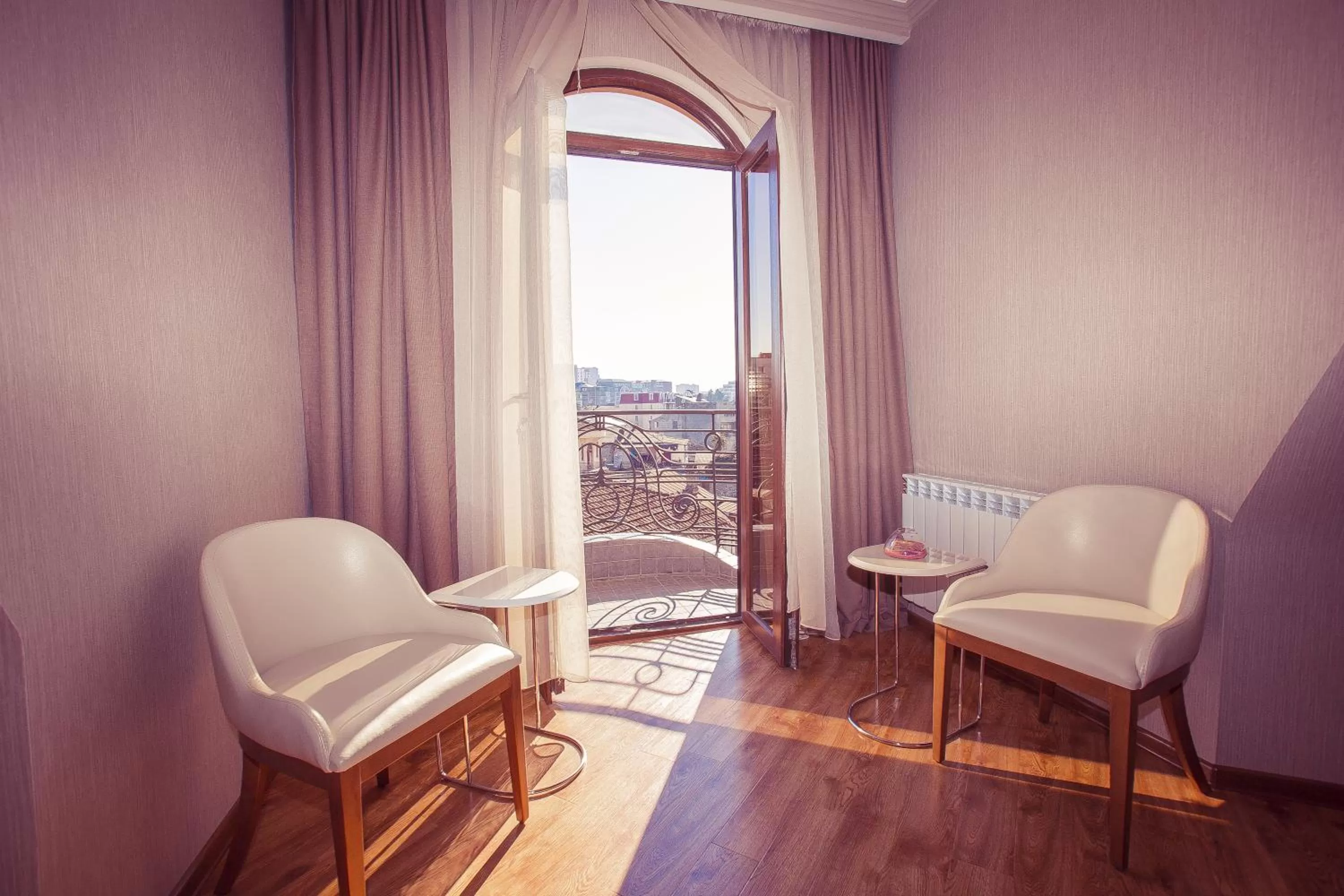 Seating area in Royal Venezia Hotel