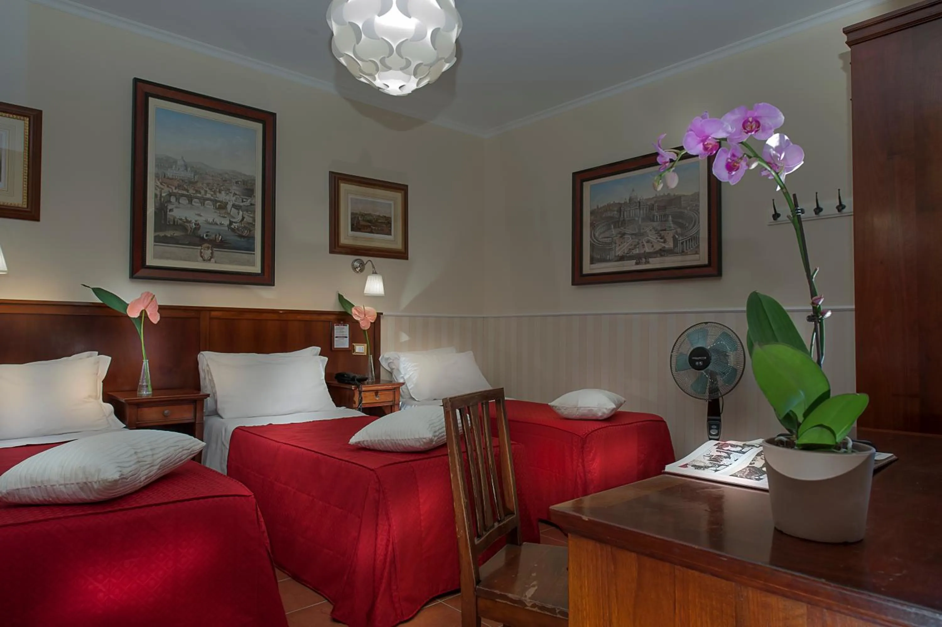 Bedroom, Bed in Budget Rooms Des Arts