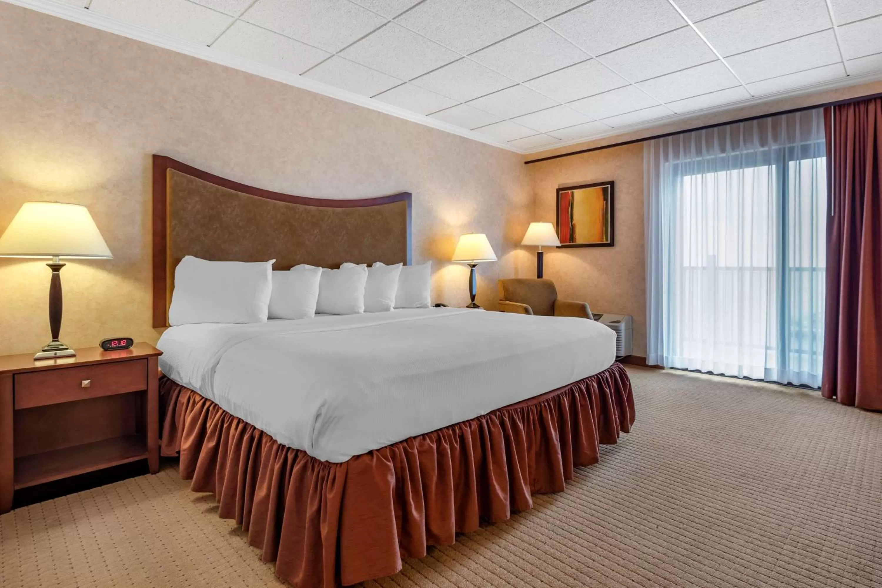 Bed in Best Western Plus Oswego Hotel and Conference Center