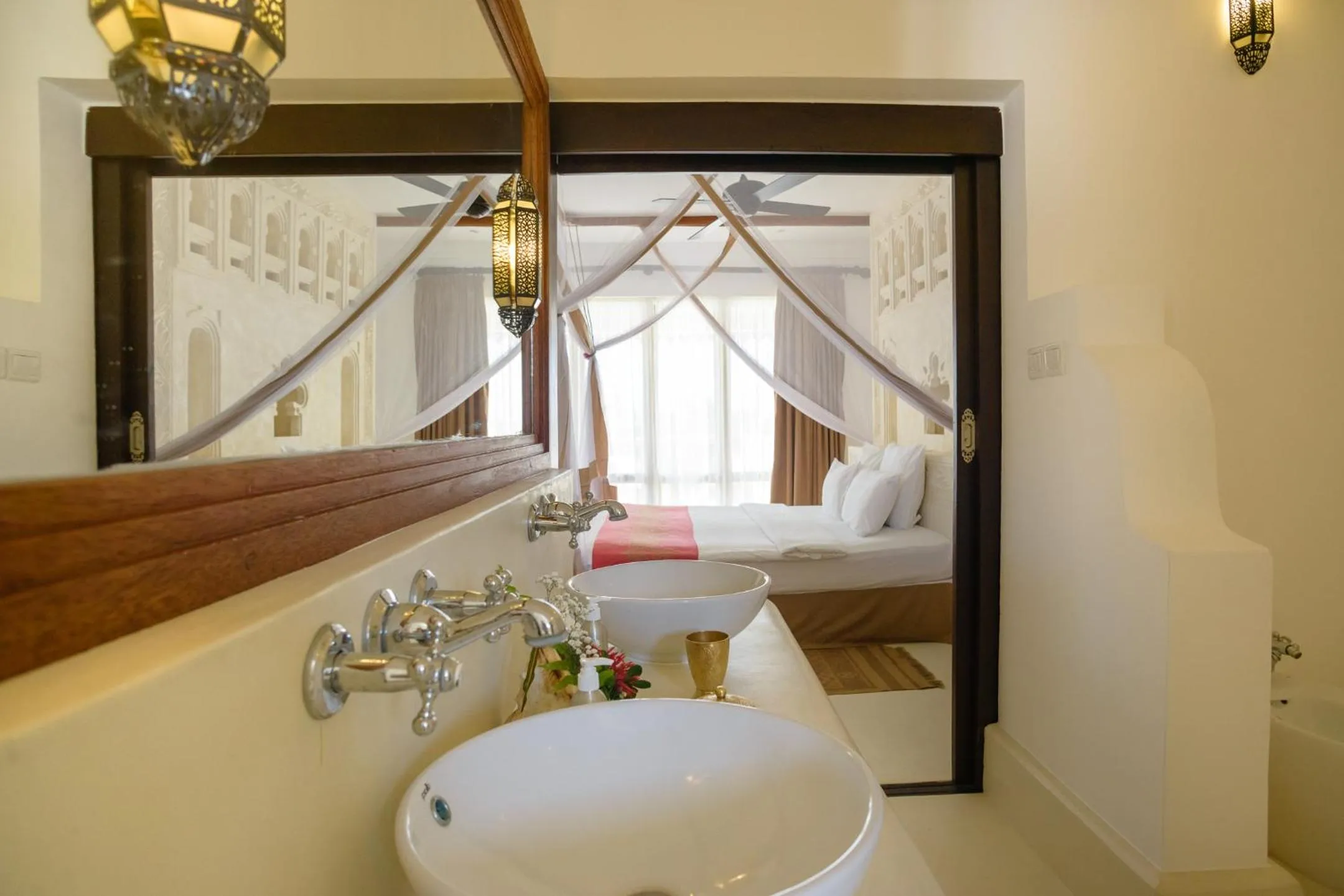 Bathroom, Bed in Swahili Beach