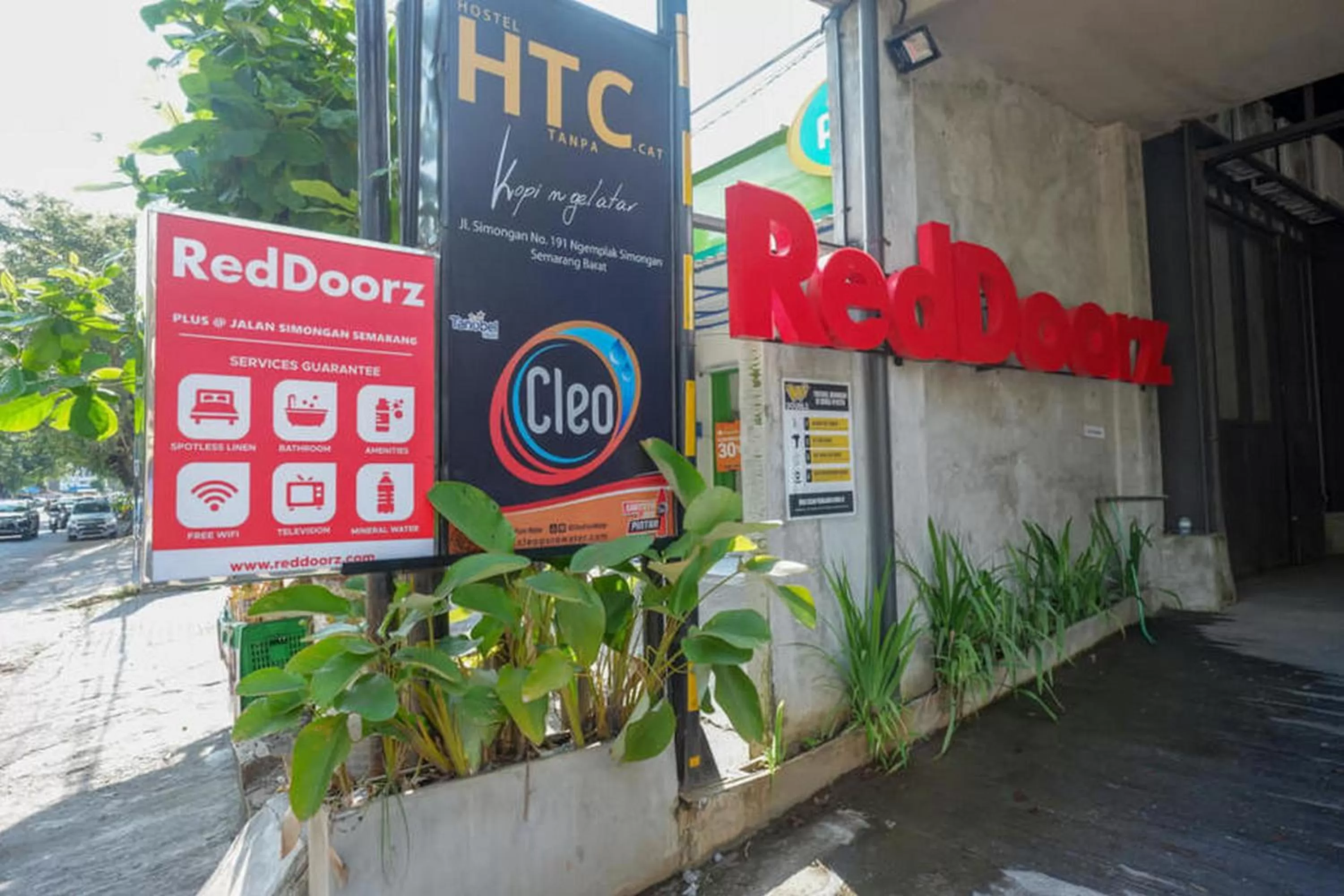 RedDoorz Plus near Kawasan Sam Poo Kong Semarang