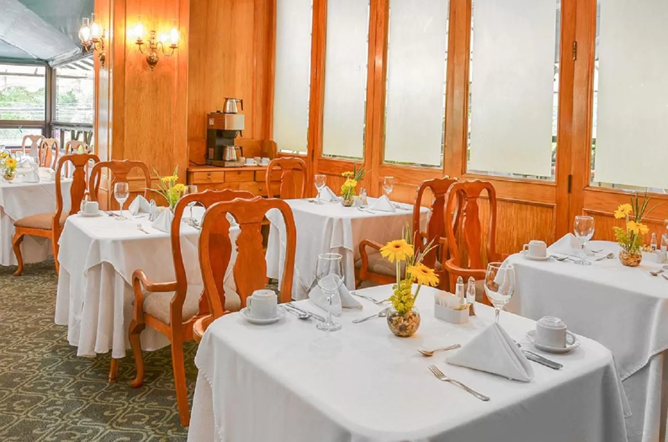 Restaurant/places to eat in Hotel Santander Plaza