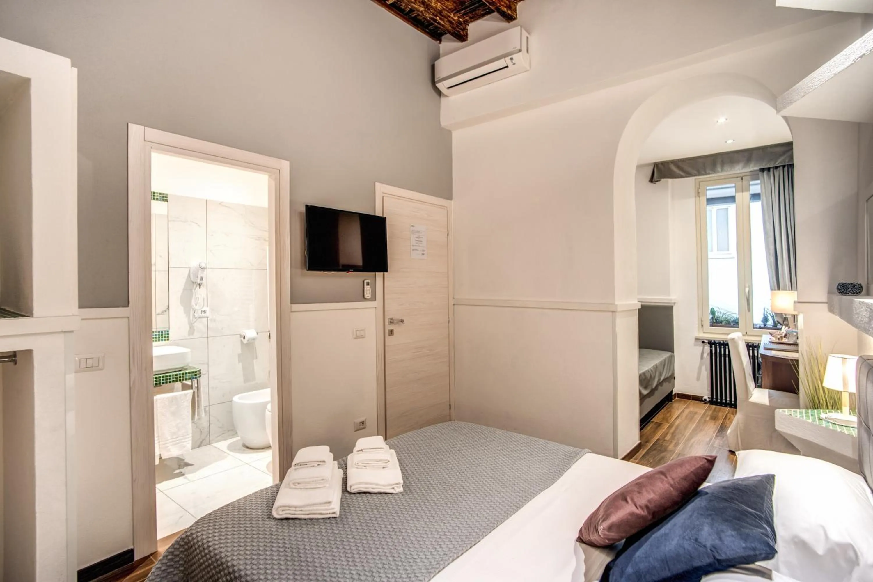 Bed in Piazza di Spagna Comfort Rooms