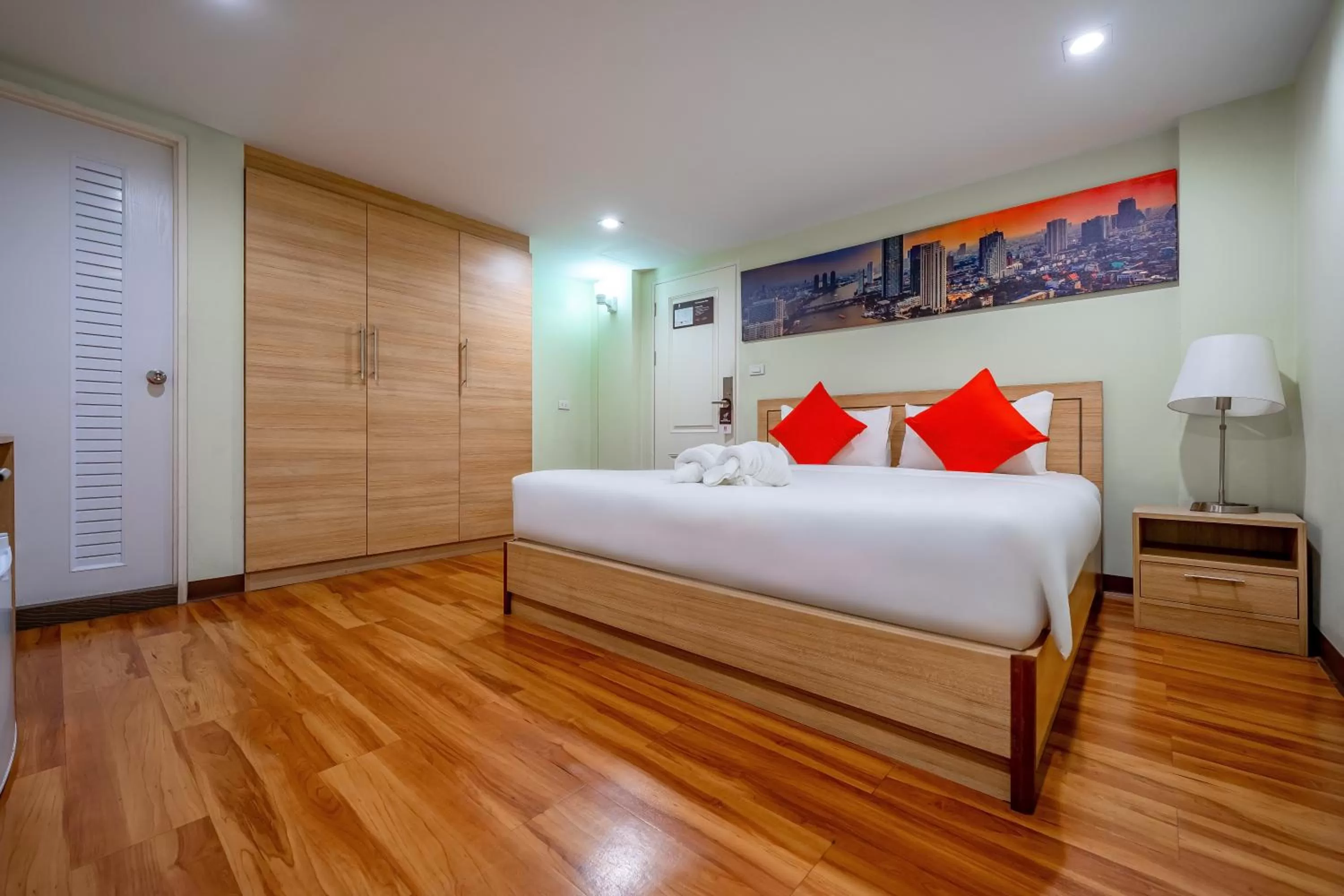 Bed in 7 Days Premium Hotel at Icon Siam Station - No Parking