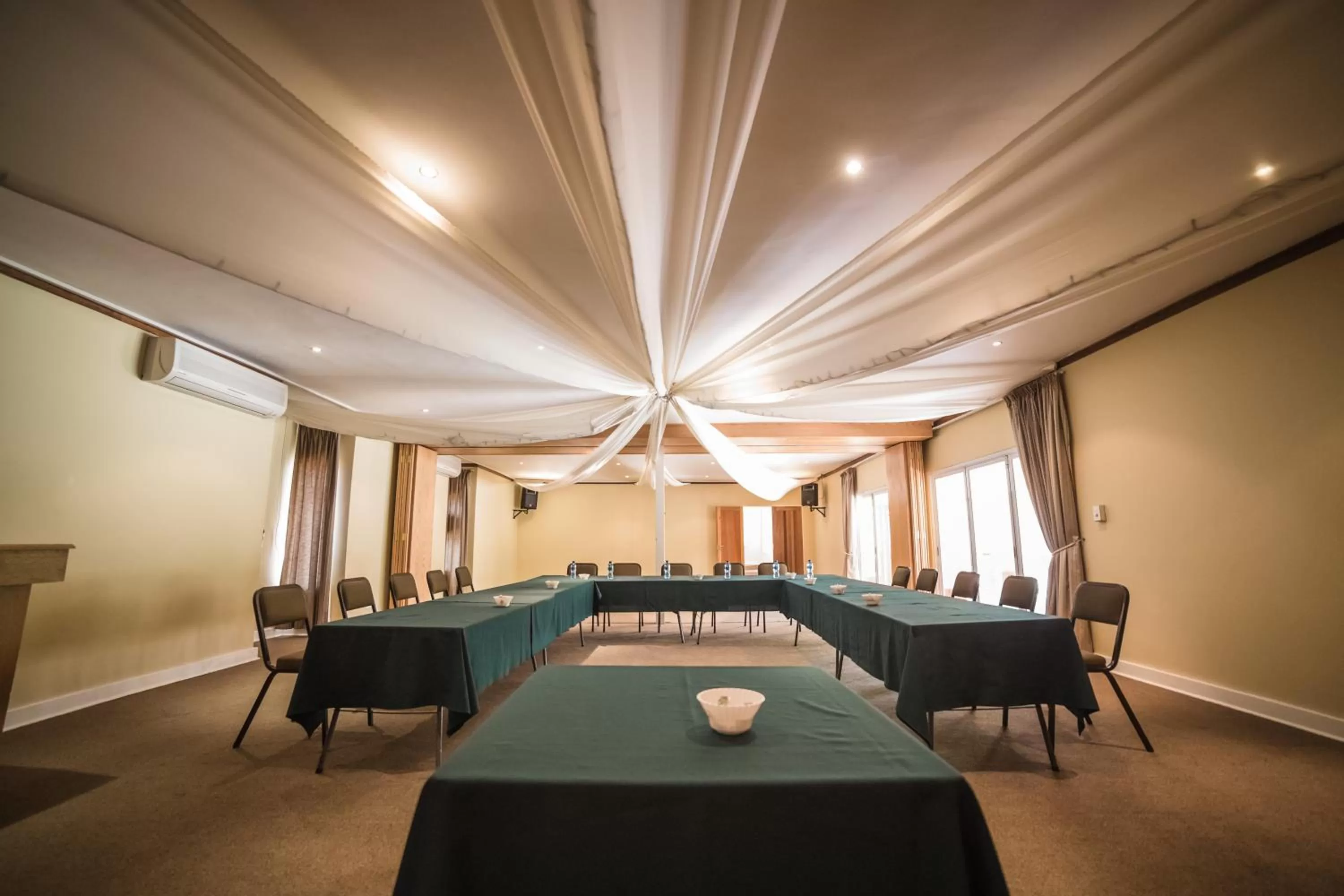 Meeting/conference room, Bed in Acacia Guesthouse Klerksdorp