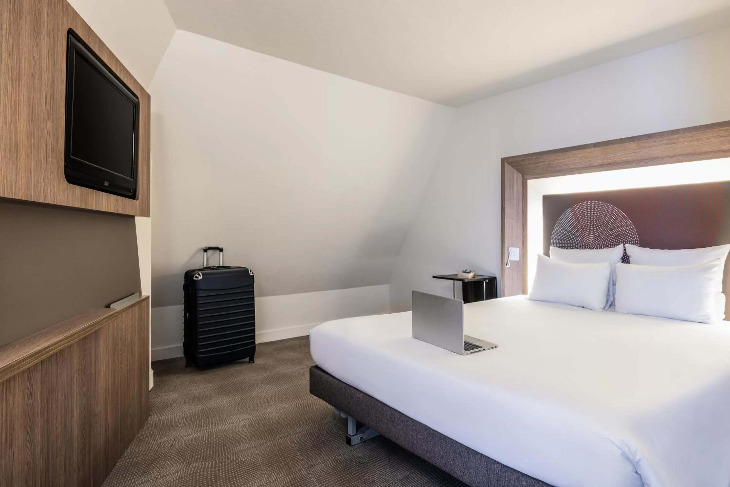 Bed in Hotel Novotel Brussels Off Grand Place