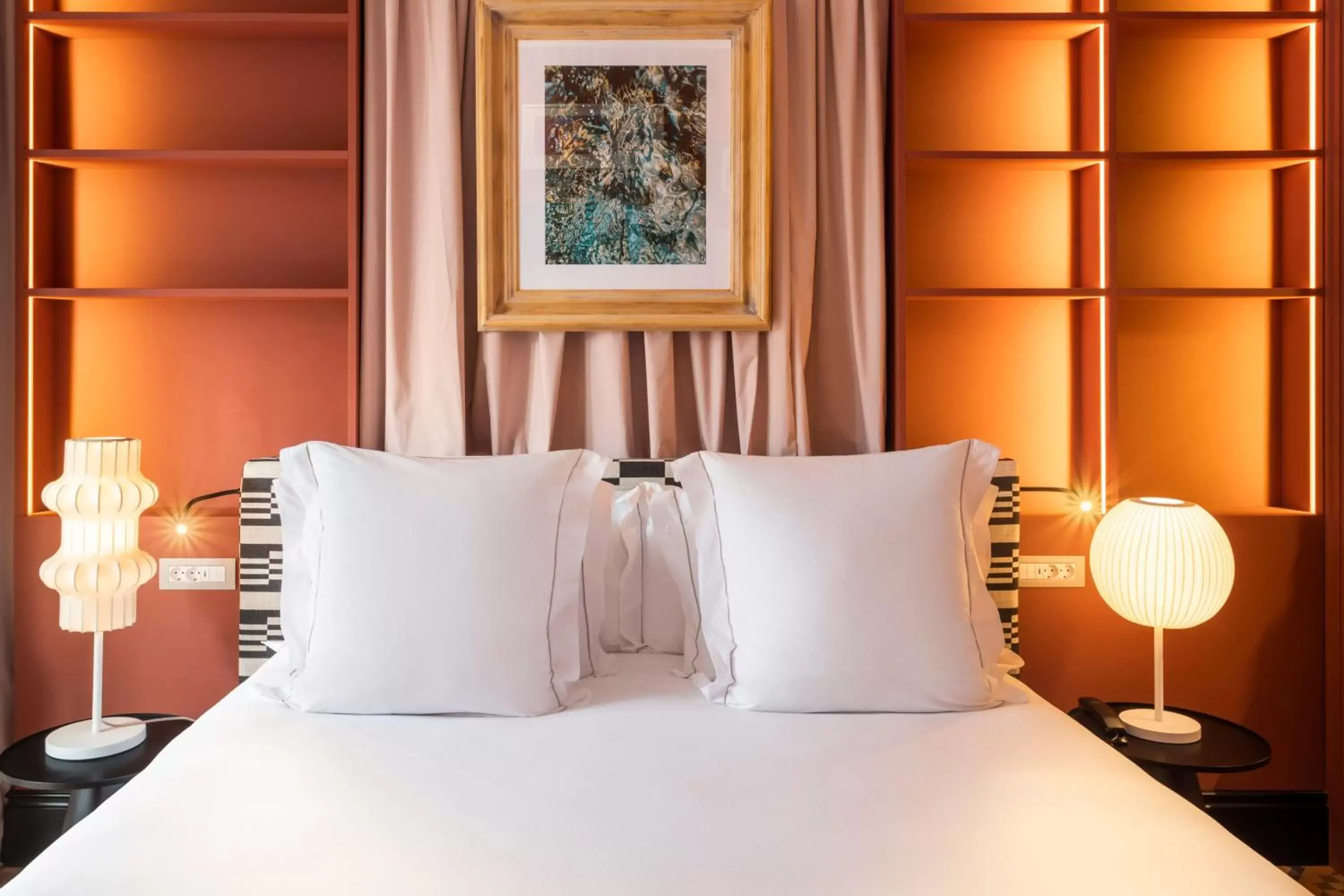 Economy Double or Twin Room in One Shot Aragó Economy Double or Twin Room in One Shot Aragó