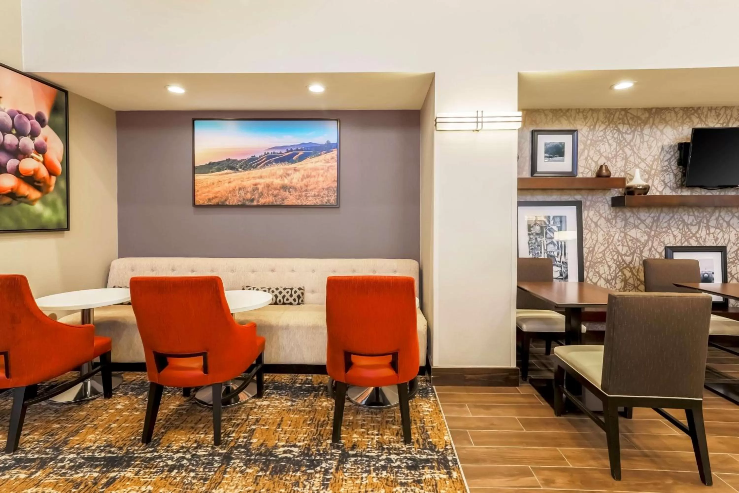 Lobby or reception in Hampton Inn & Suites Windsor-Sonoma Wine Country