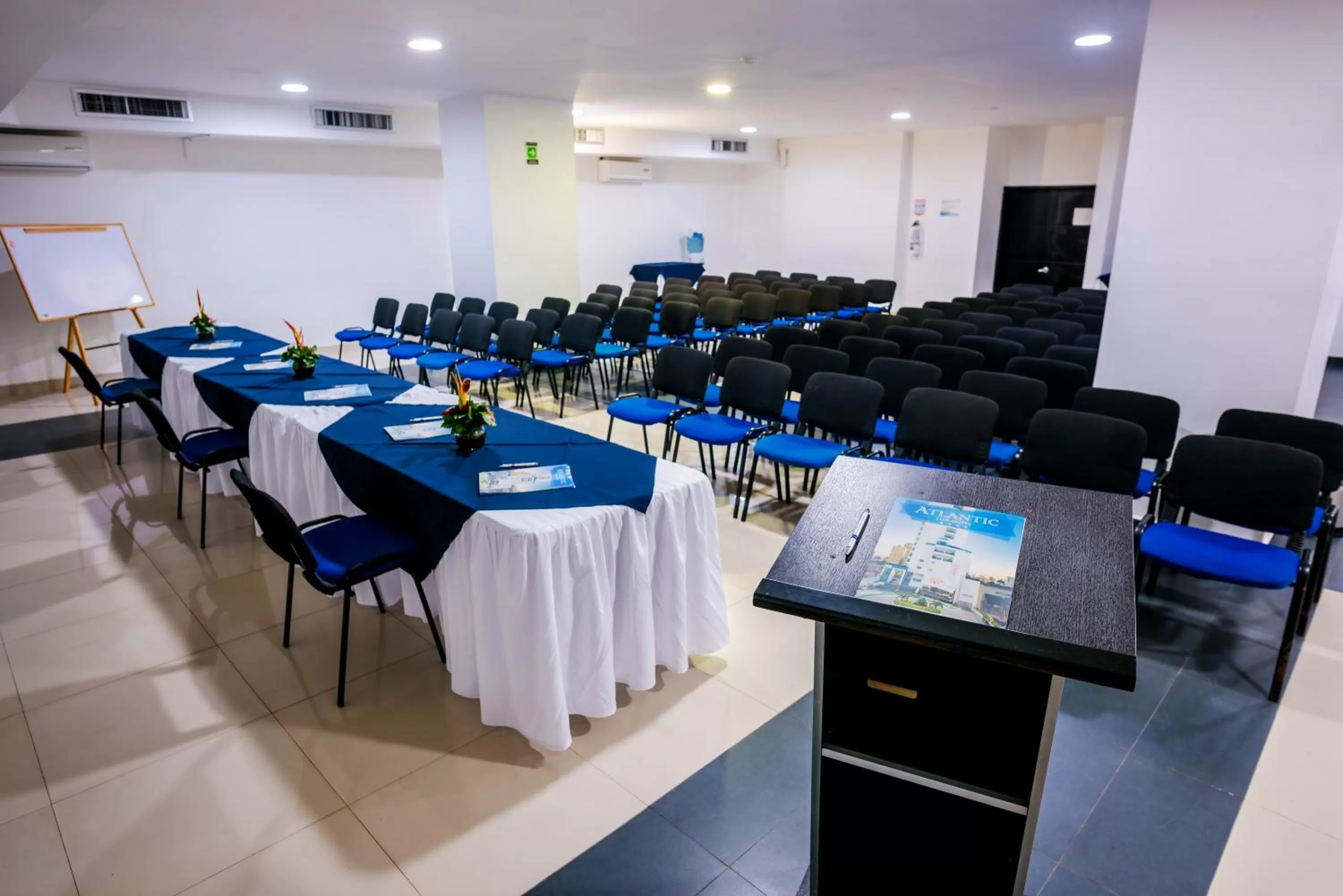 Lounge or bar in Hotel Atlantic Lux