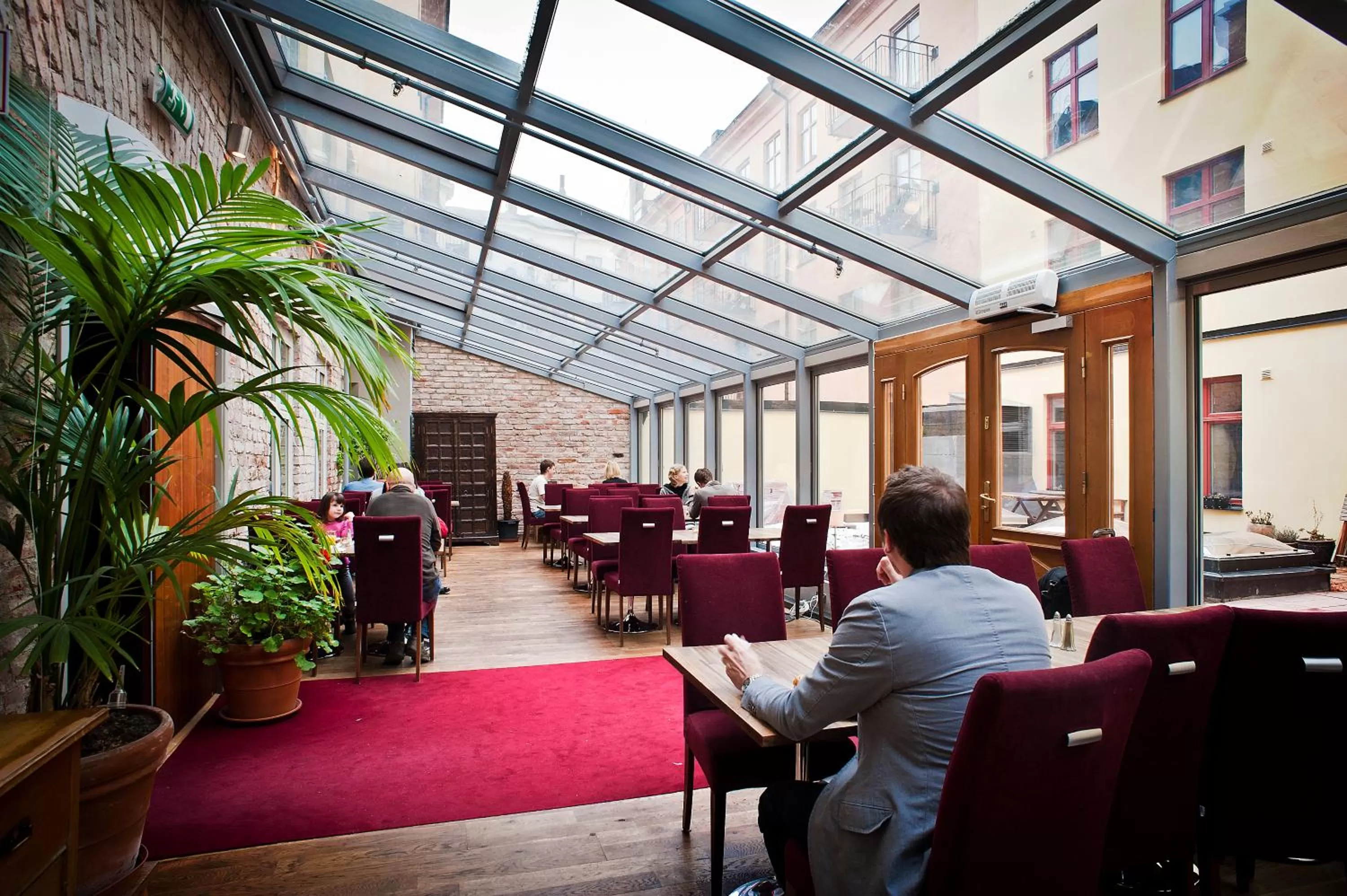 Restaurant/places to eat in Rex Petit