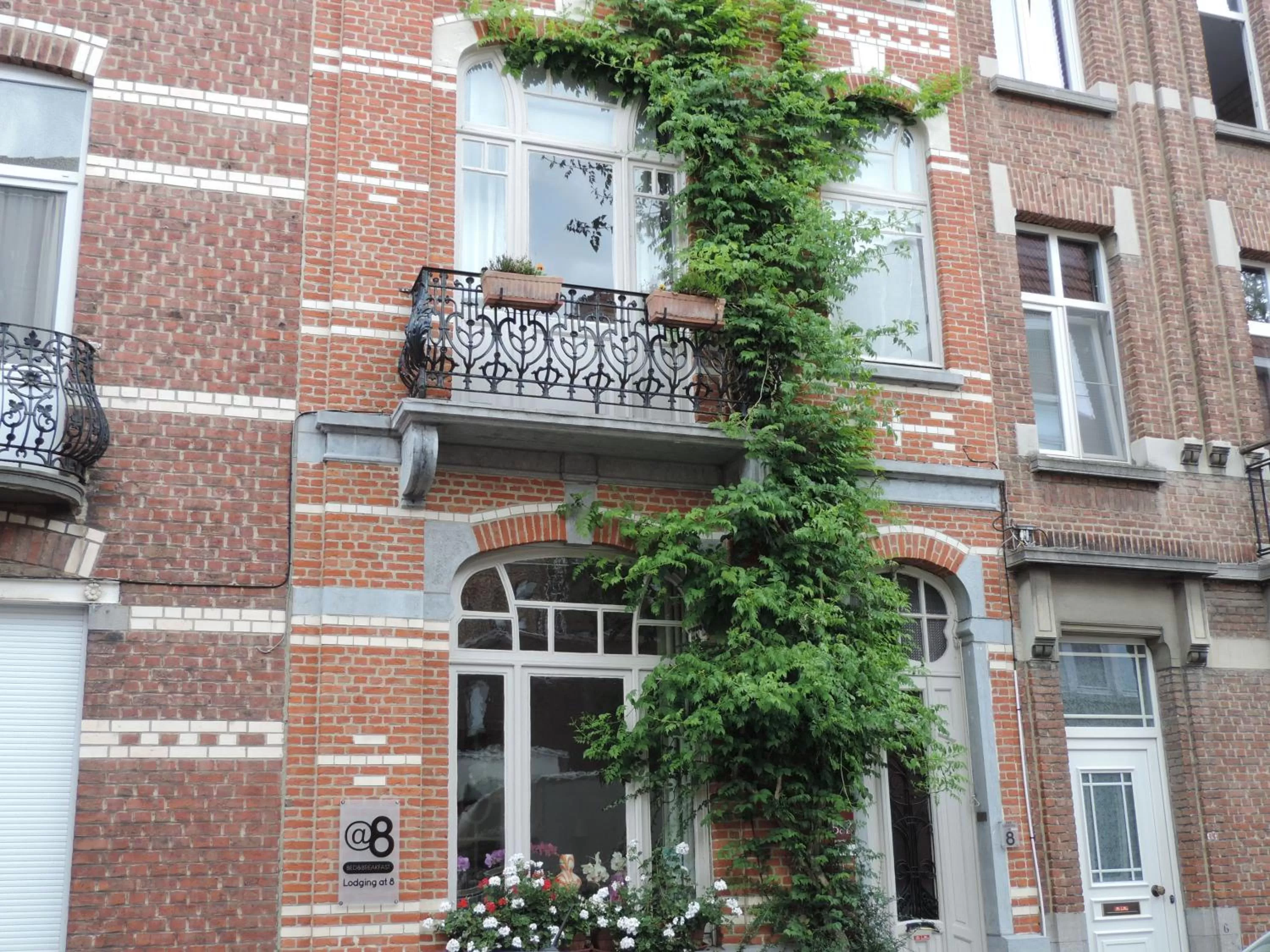 Facade/entrance in B&B Lodging At 8