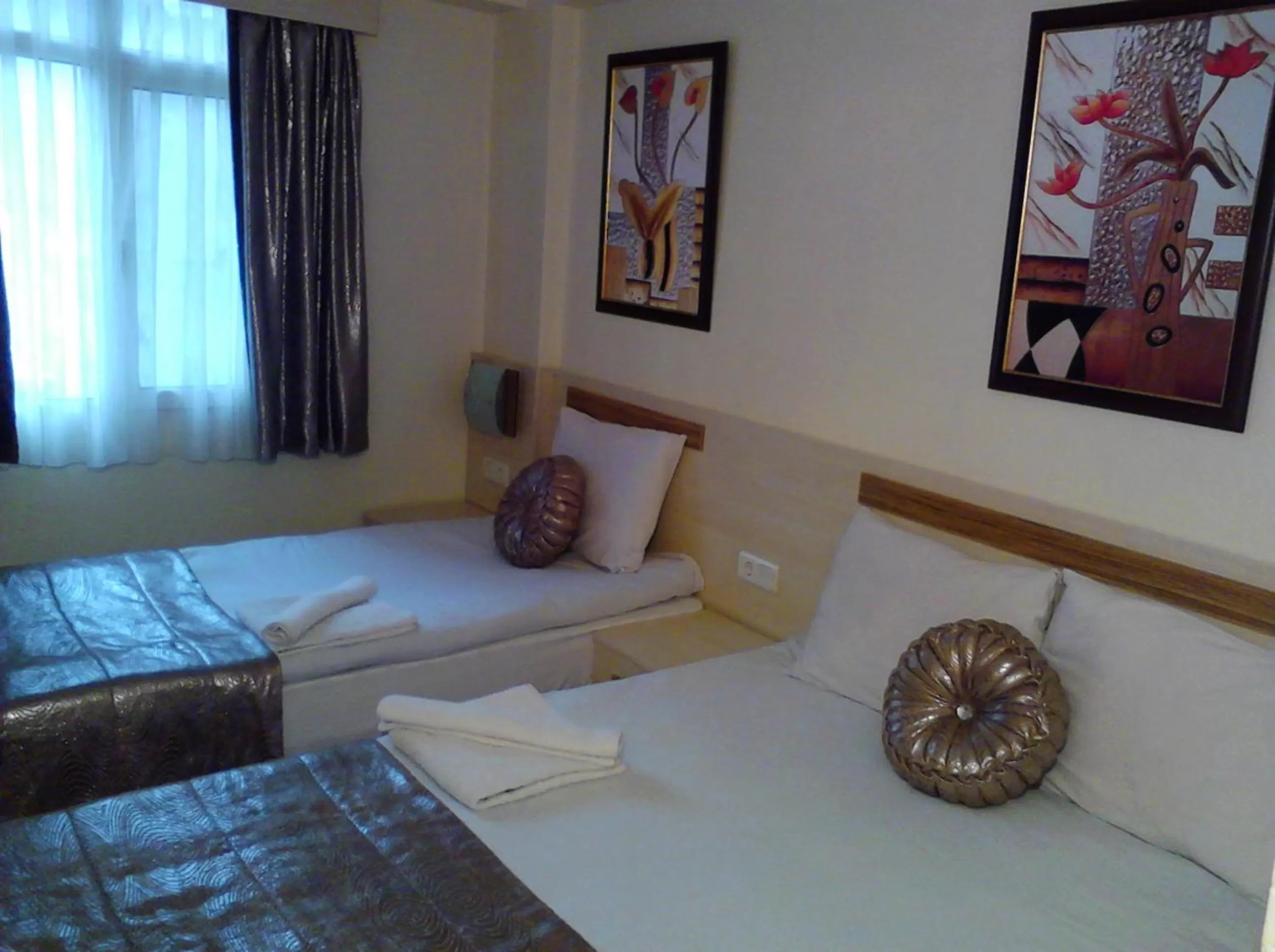 Photo of the whole room, Bed in Olimpiyat Hotel Izmir