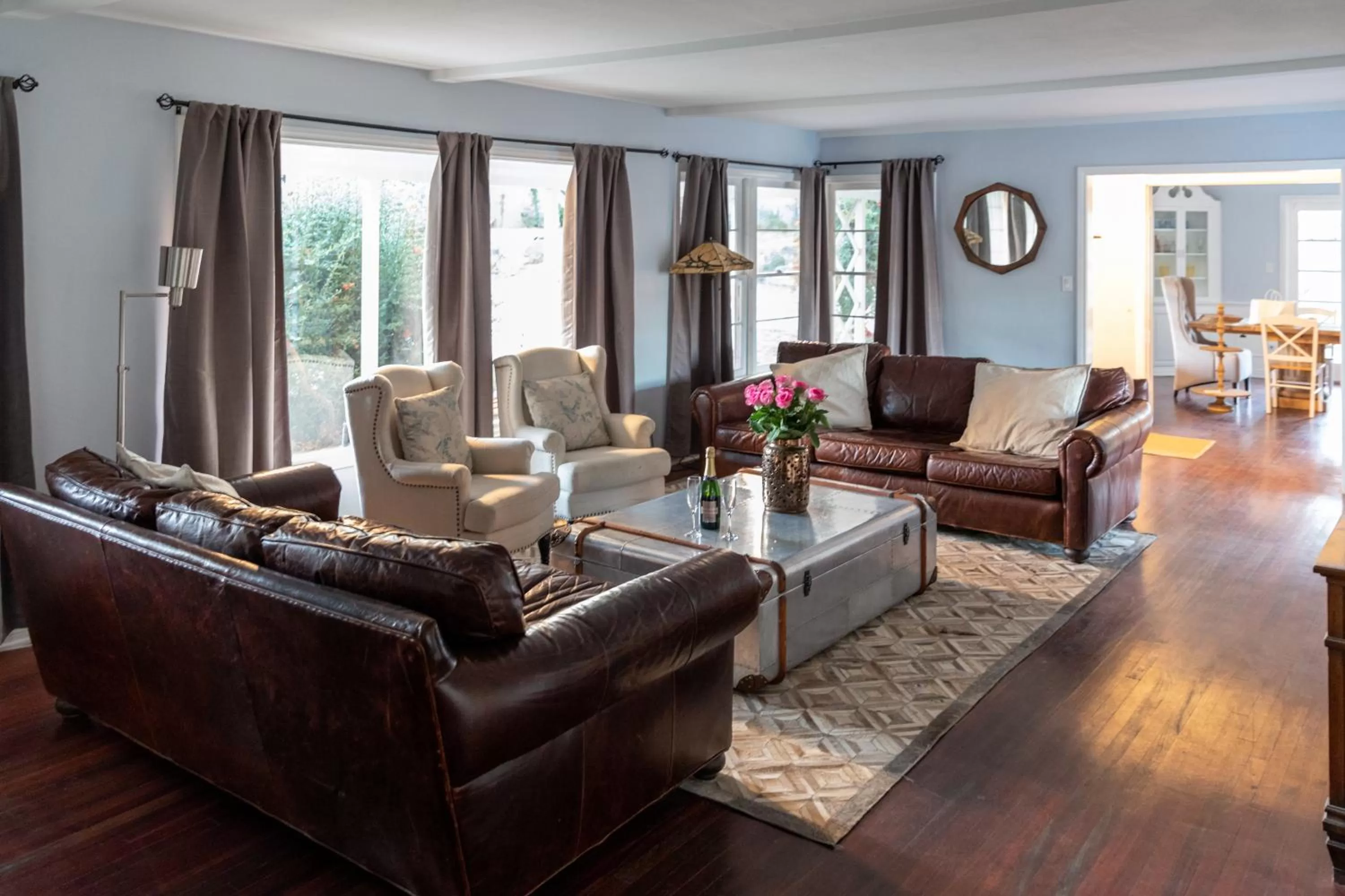 Living room in Apple Tree Inn