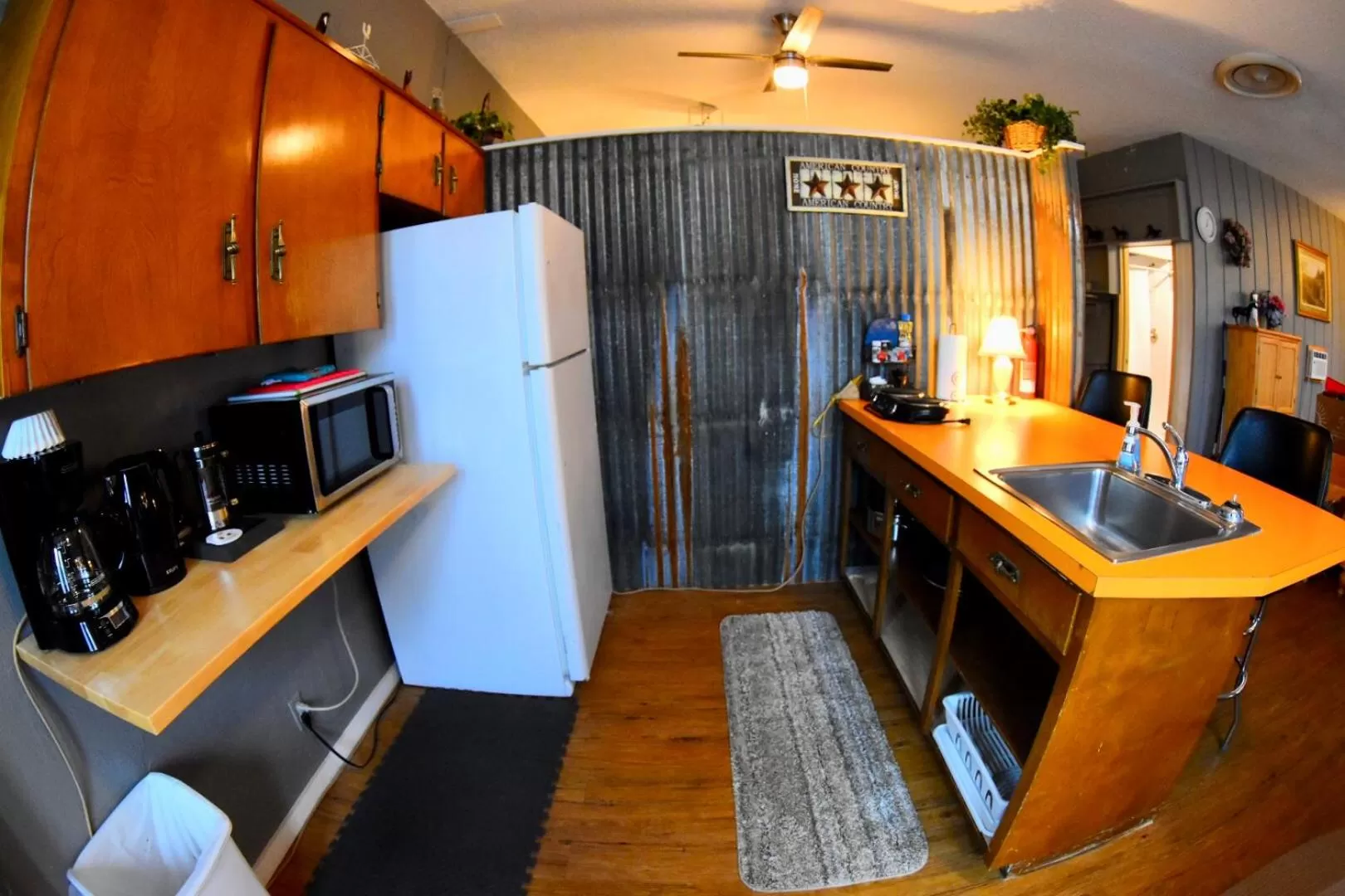 Kitchen/Kitchenette in Salmon River Inn