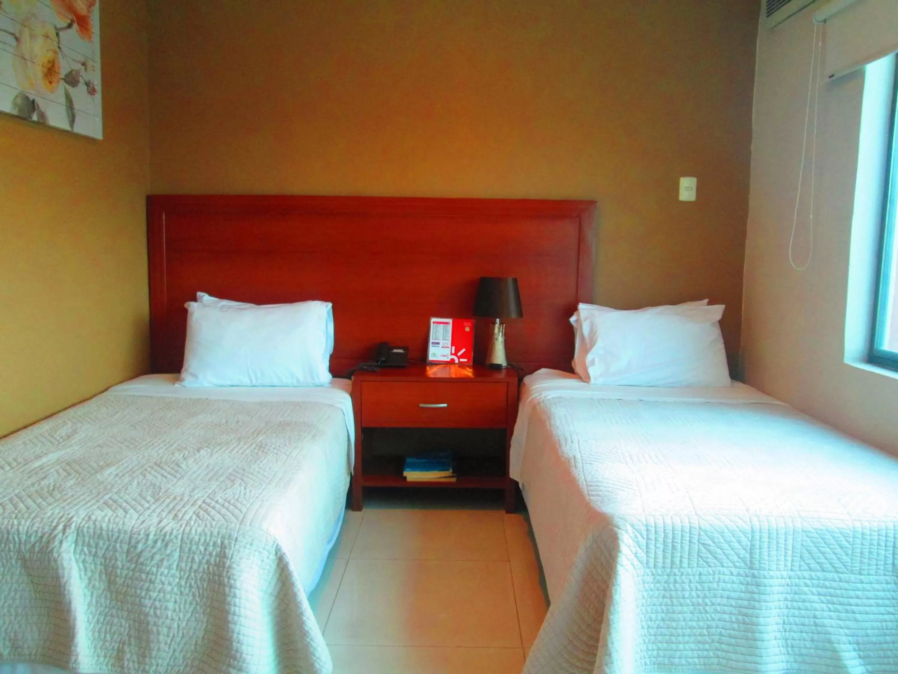 Bed in Hotel Garzota Inn