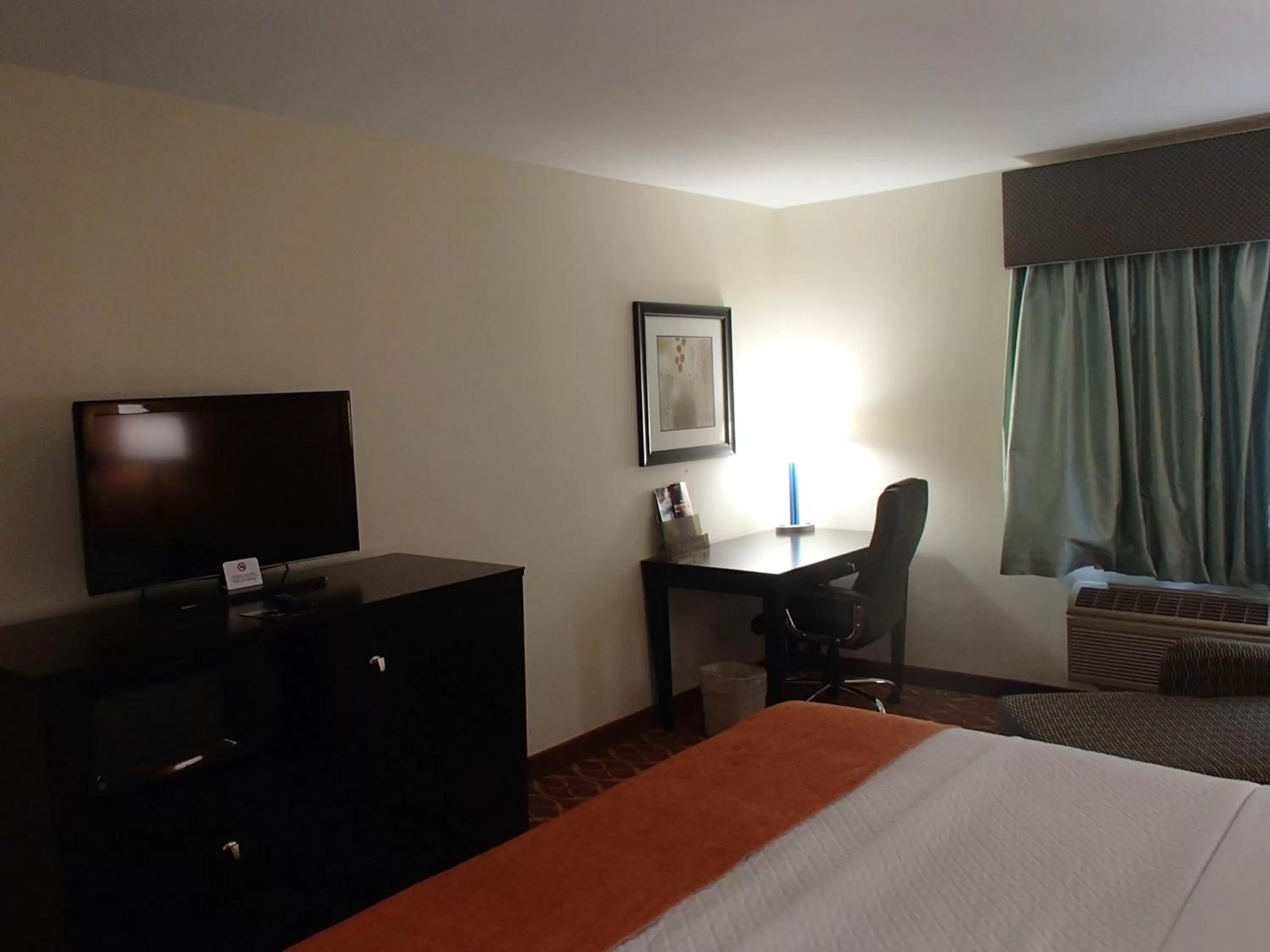 TV and multimedia, Bed in Lux Hotel & Spa, Trademark Collection by Wyndham