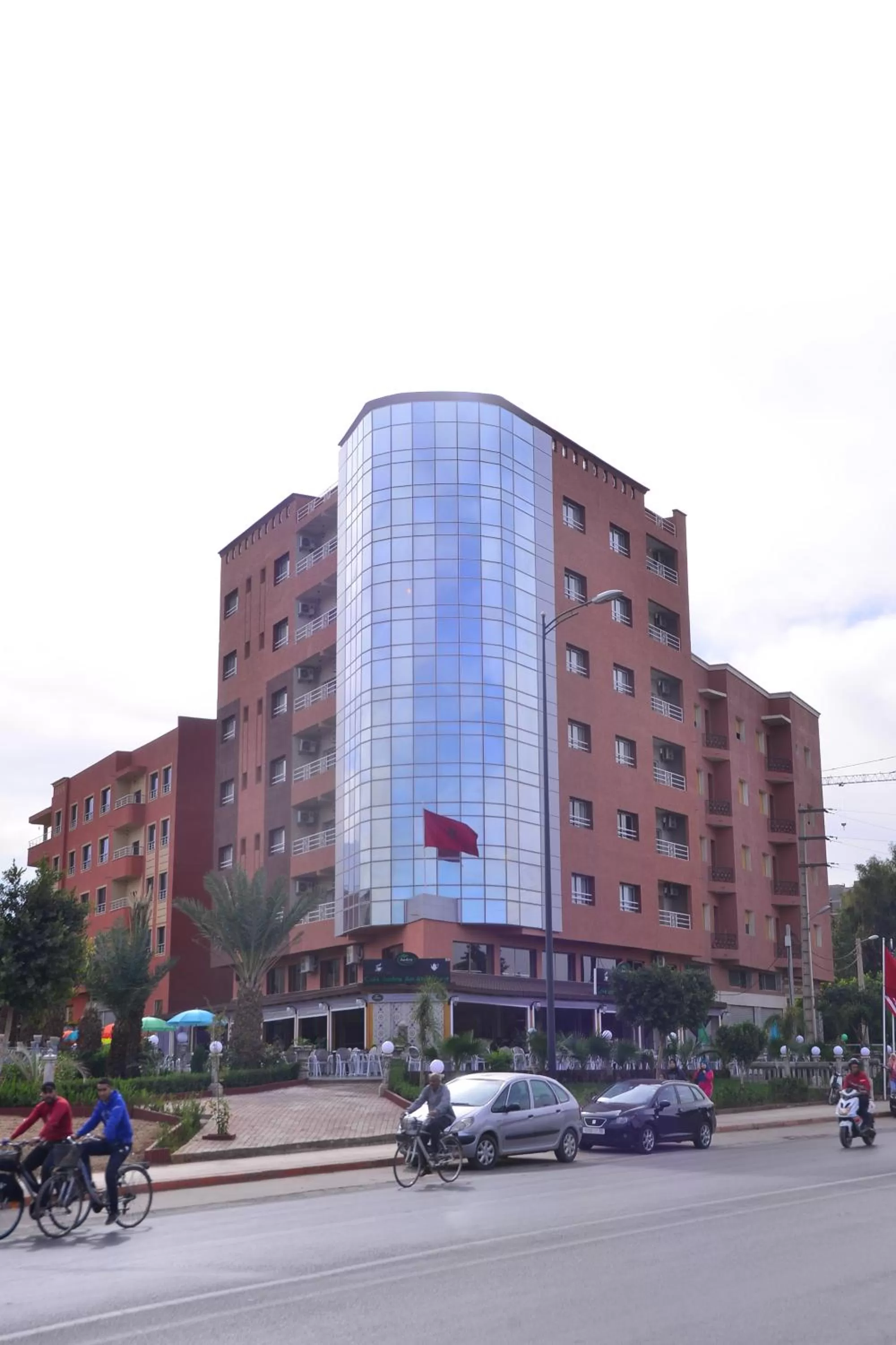 Hôtel Hadaik Ain Asserdoune