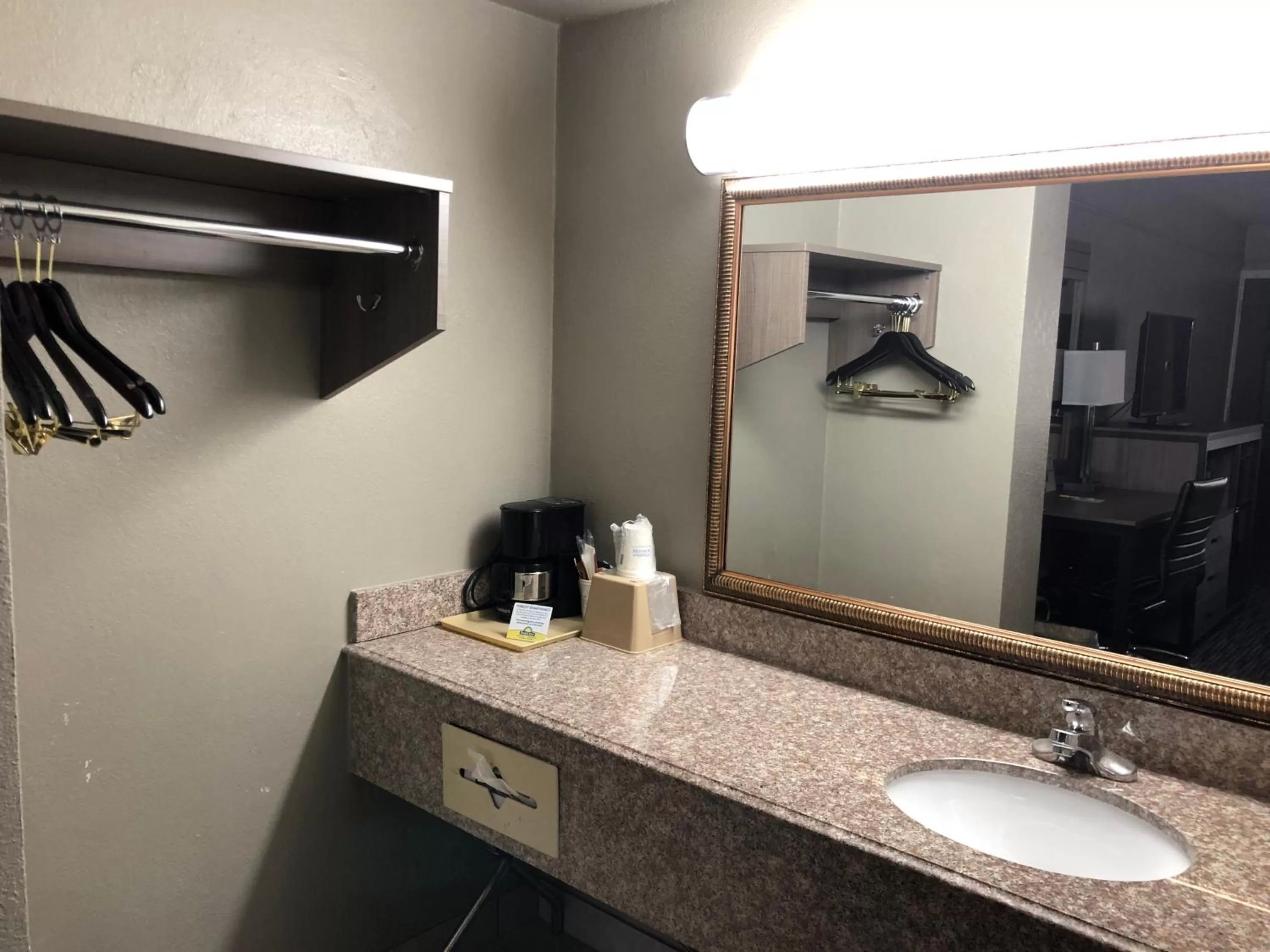 Shower in Days Inn by Wyndham N.W. Medical Center