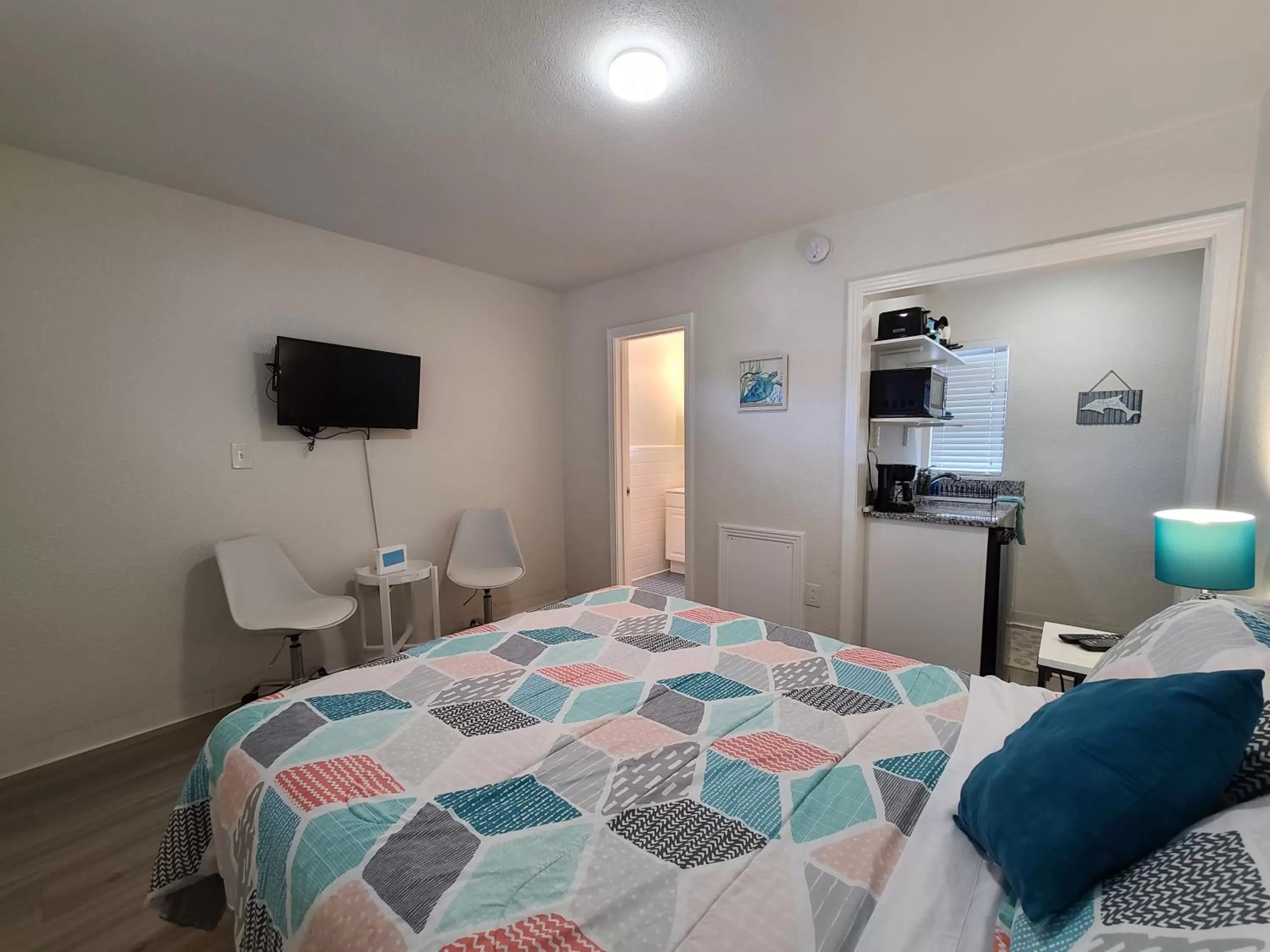 Photo of the whole room in Sun Island Motel