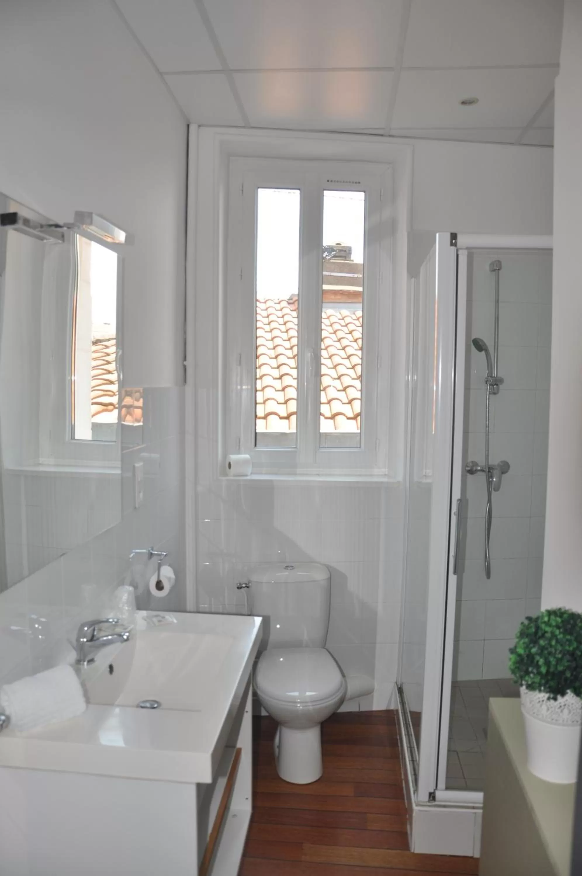 Shower in Hotel Cote Basque