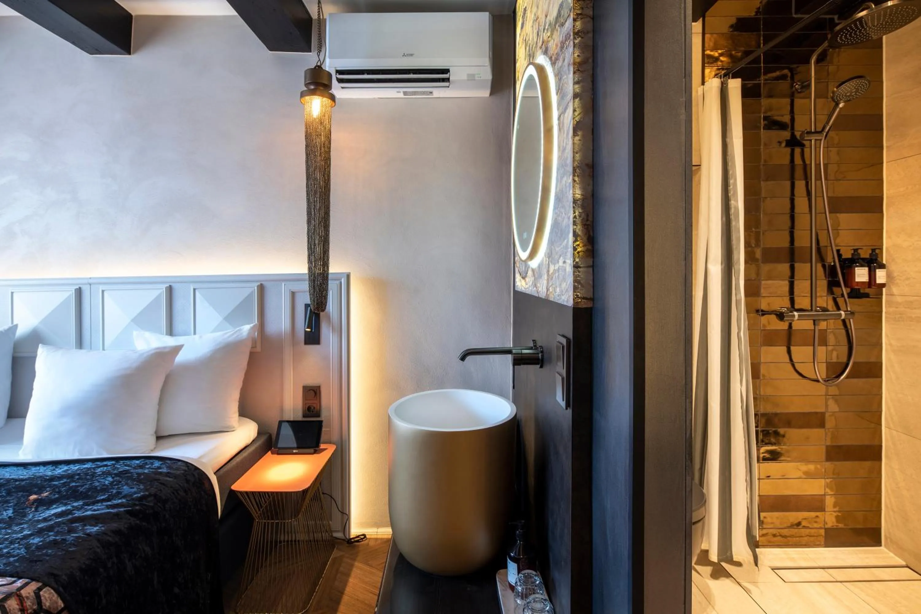 Photo of the whole room, Bathroom in Rokin Hotel