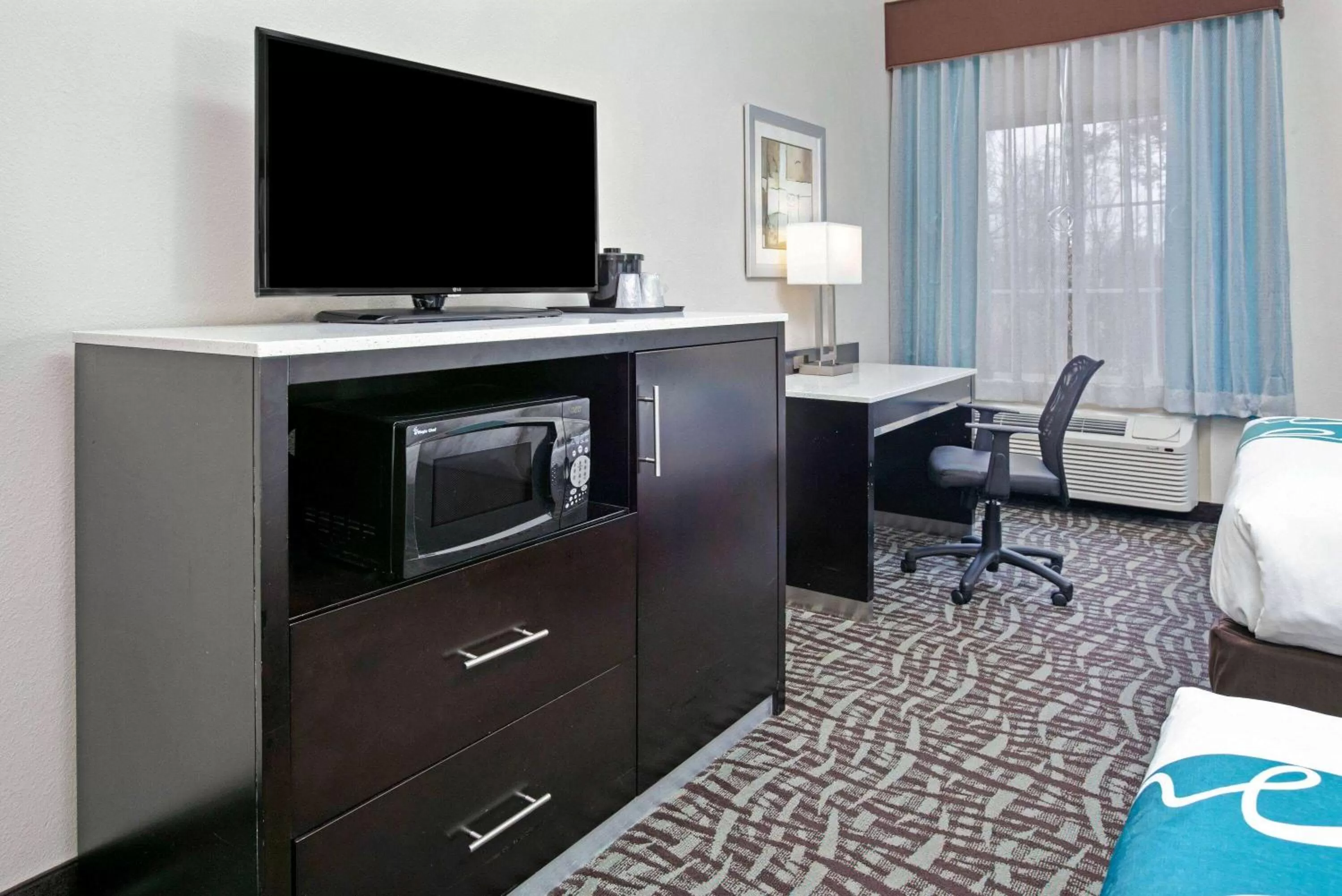 Photo of the whole room in La Quinta Inn and Suites by Wyndham Paris