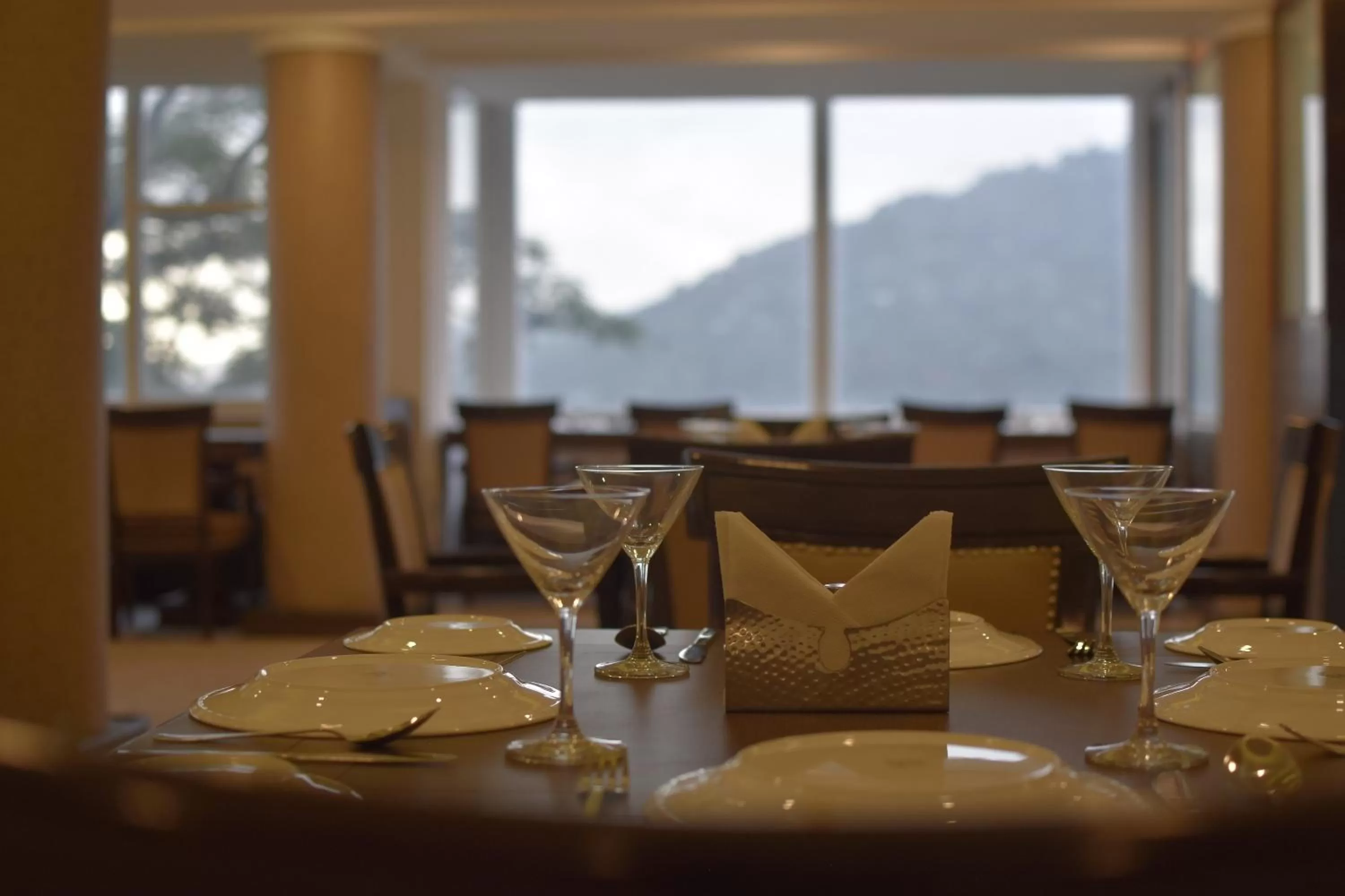 Seating area, Restaurant/Places to Eat in The Royal Castle AC Centralized