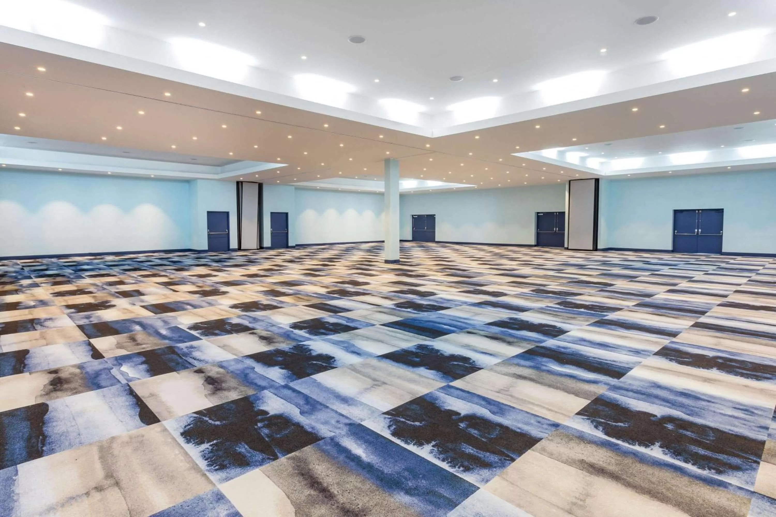 Restaurant/places to eat in Ramada by Wyndham Hartford North - Bradley Airport