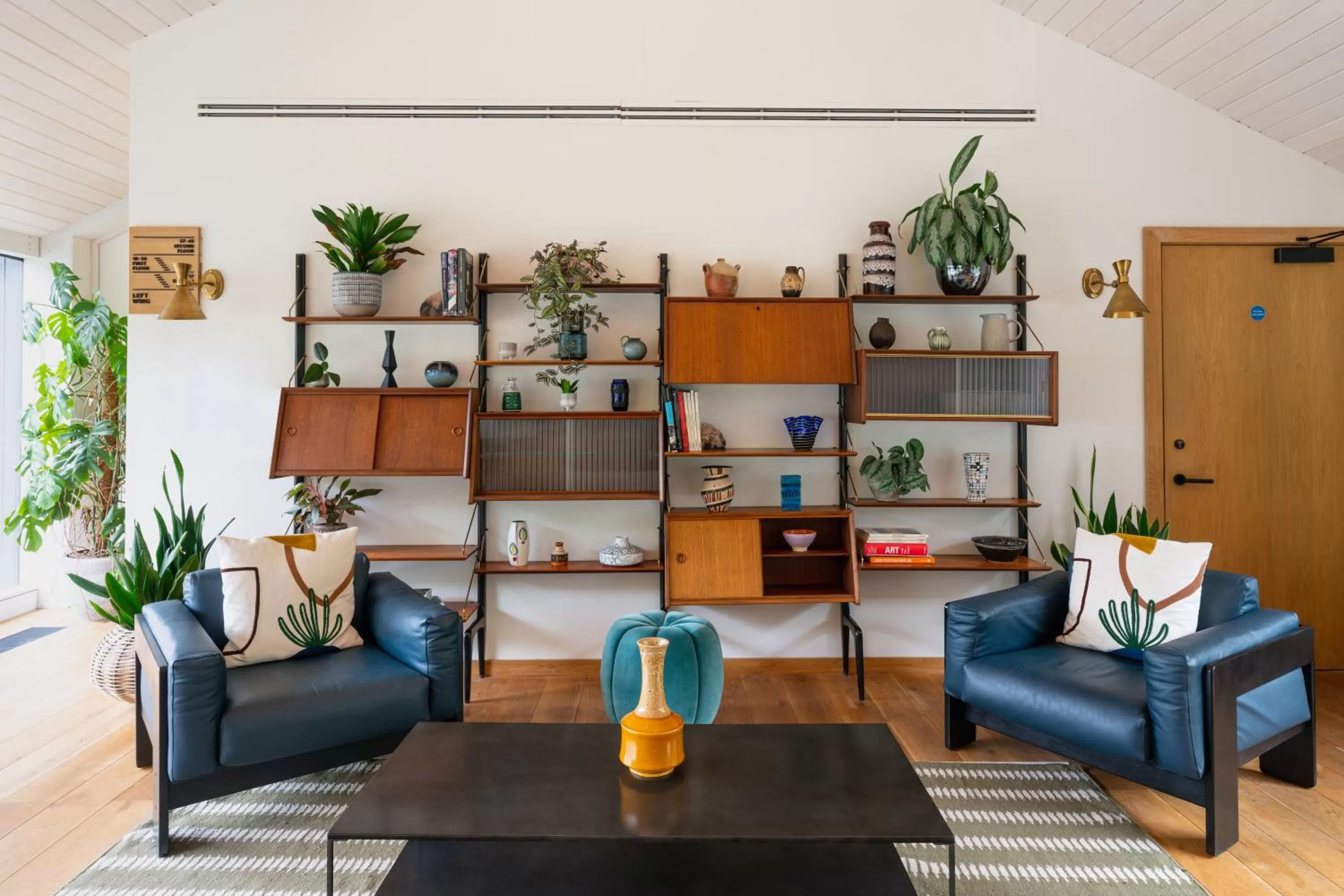 Communal lounge/ TV room in Mollie's Motel & Diner Oxfordshire