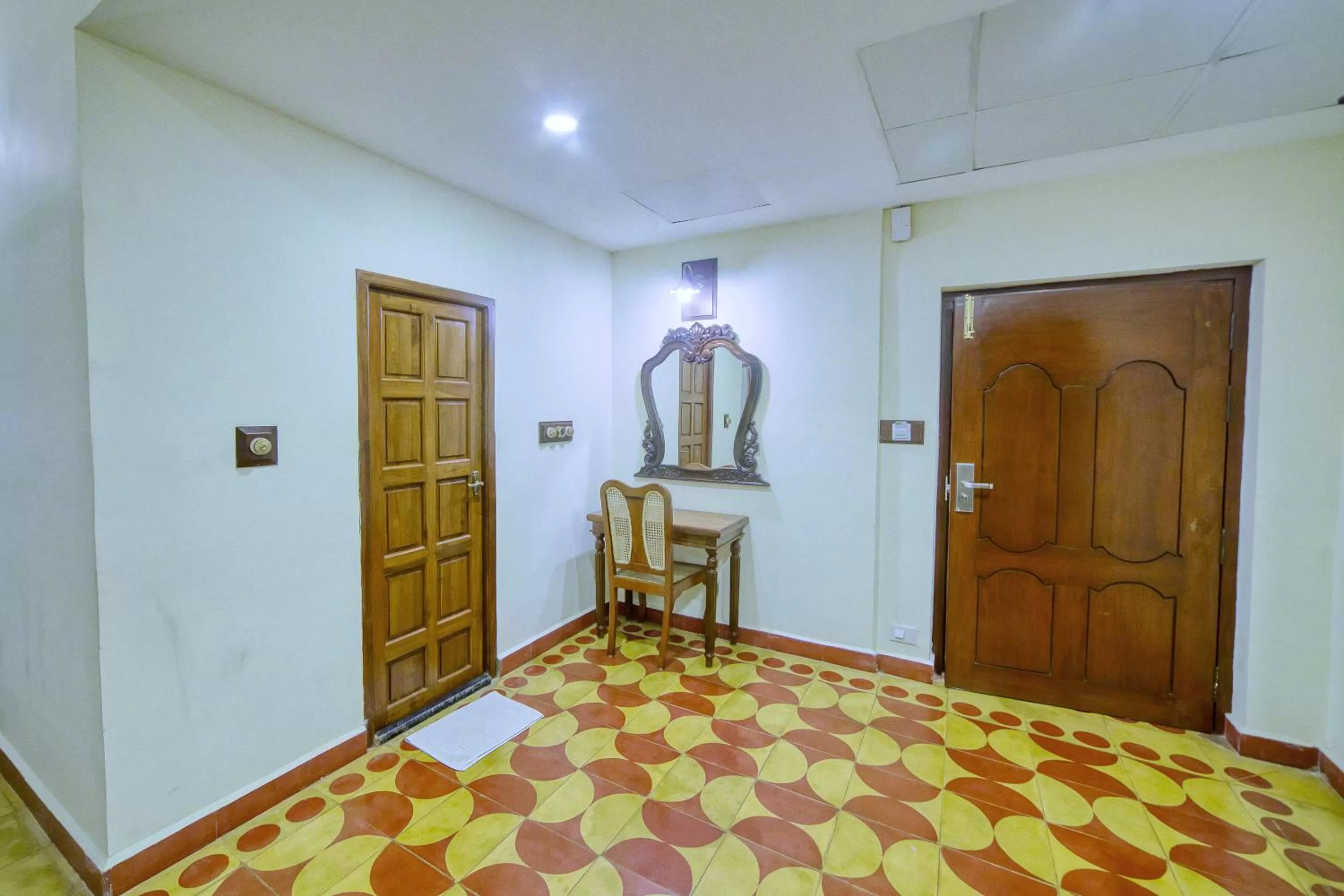 Photo of the whole room in HOTEL WINDSOR CASTLE