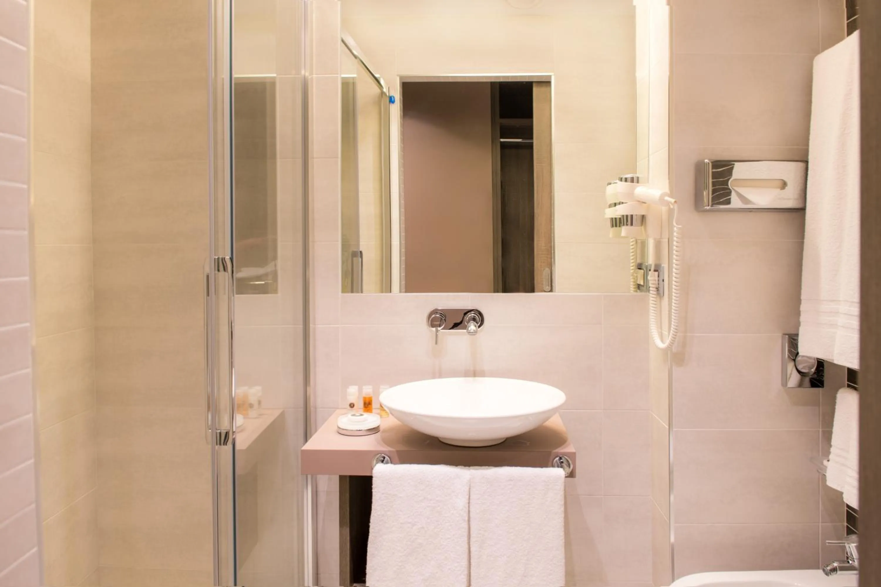 Shower in Hotel Mentana, by R Collection Hotels