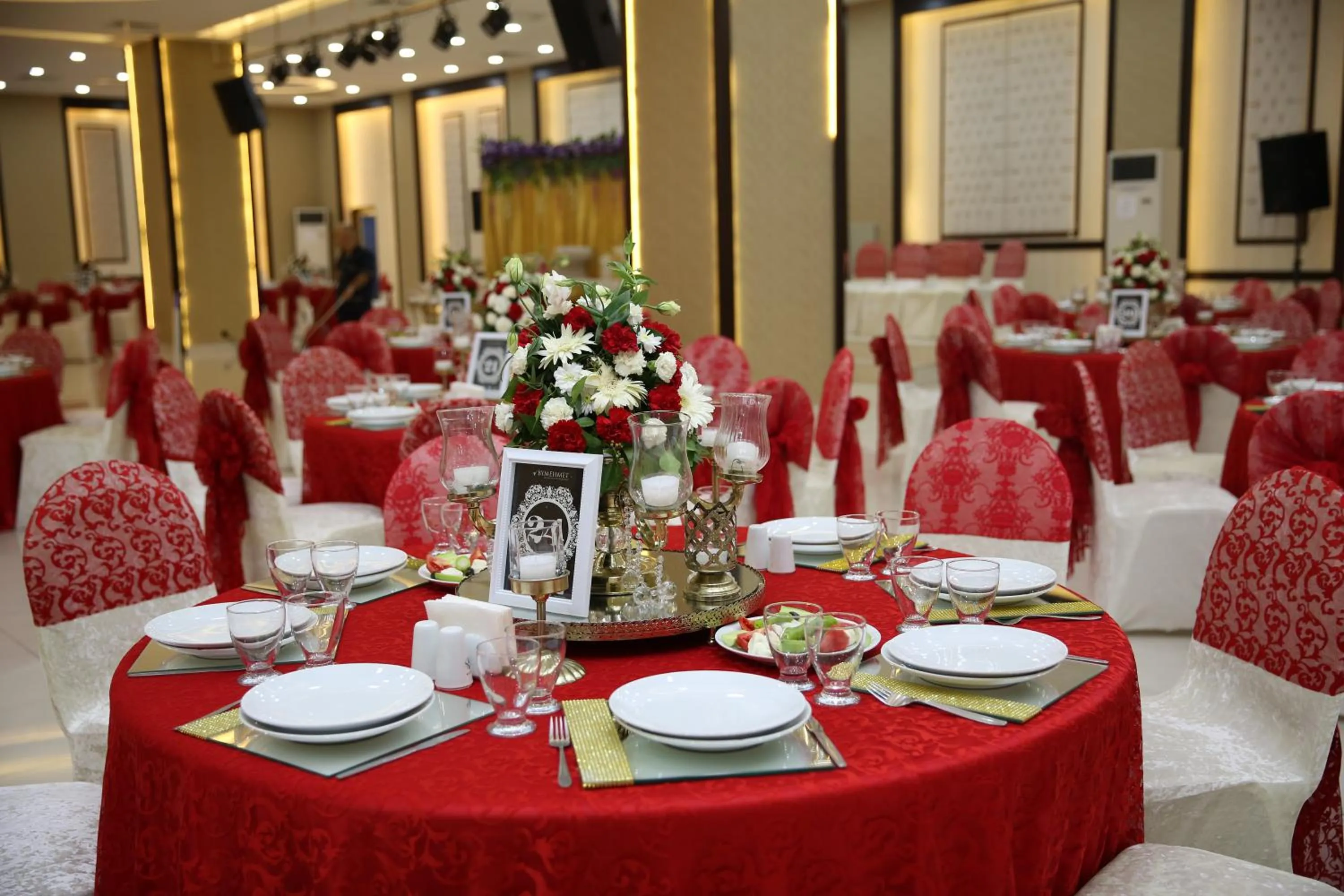 Restaurant/places to eat in Buyuk Velic Hotel