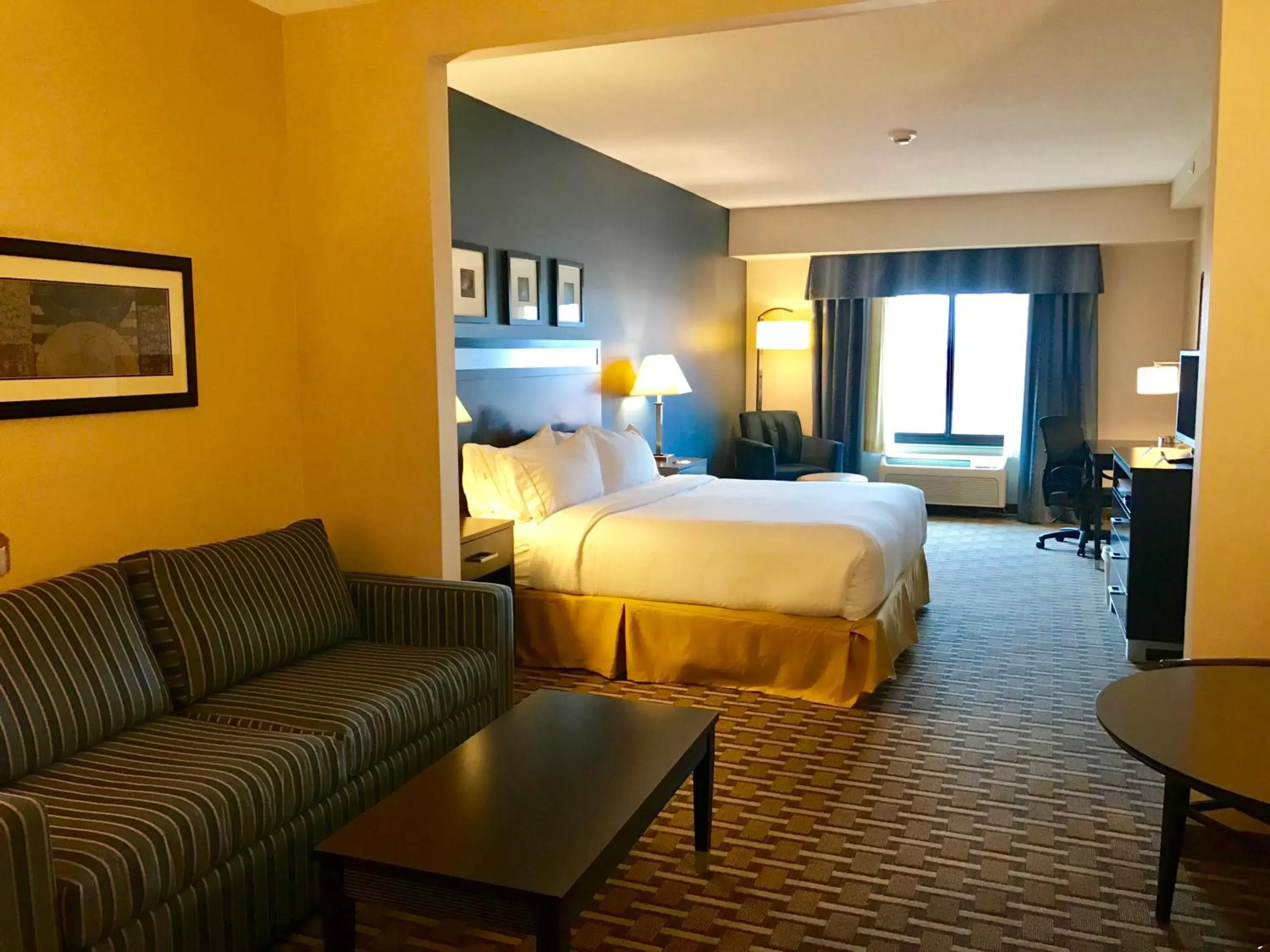 King Suite - Hearing Accessible in Holiday Inn Express & Suites Morton Peoria Area, an IHG Hotel King Suite - Hearing Accessible in Holiday Inn Express & Suites Morton Peoria Area, an IHG Hotel
