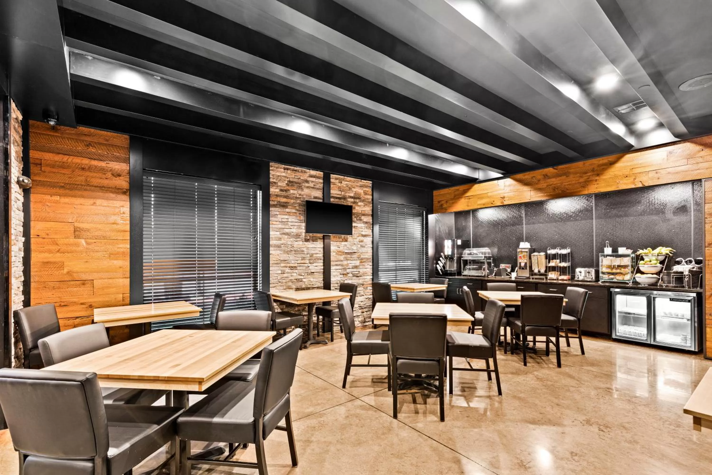 Breakfast in Cobblestone Hotel & Suites - Superior Duluth