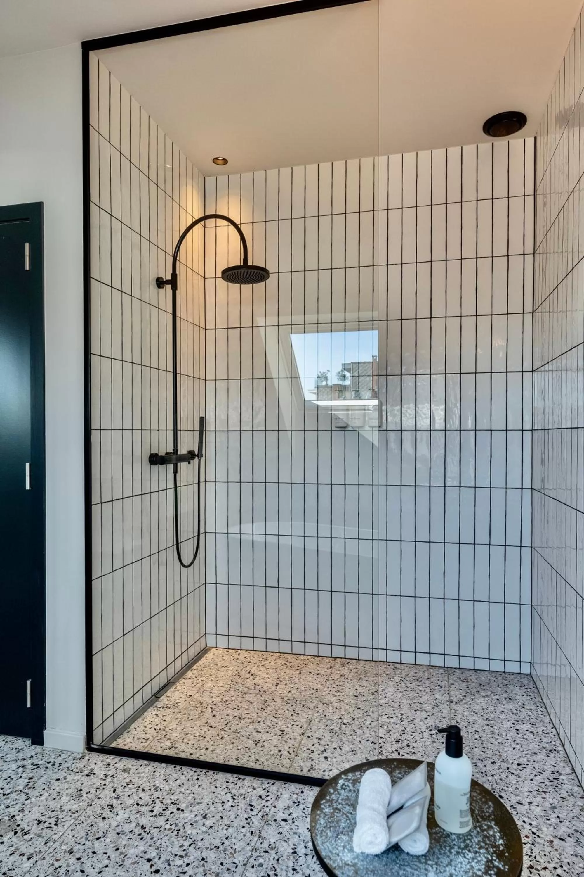 Shower in U Eat & Sleep Antwerp