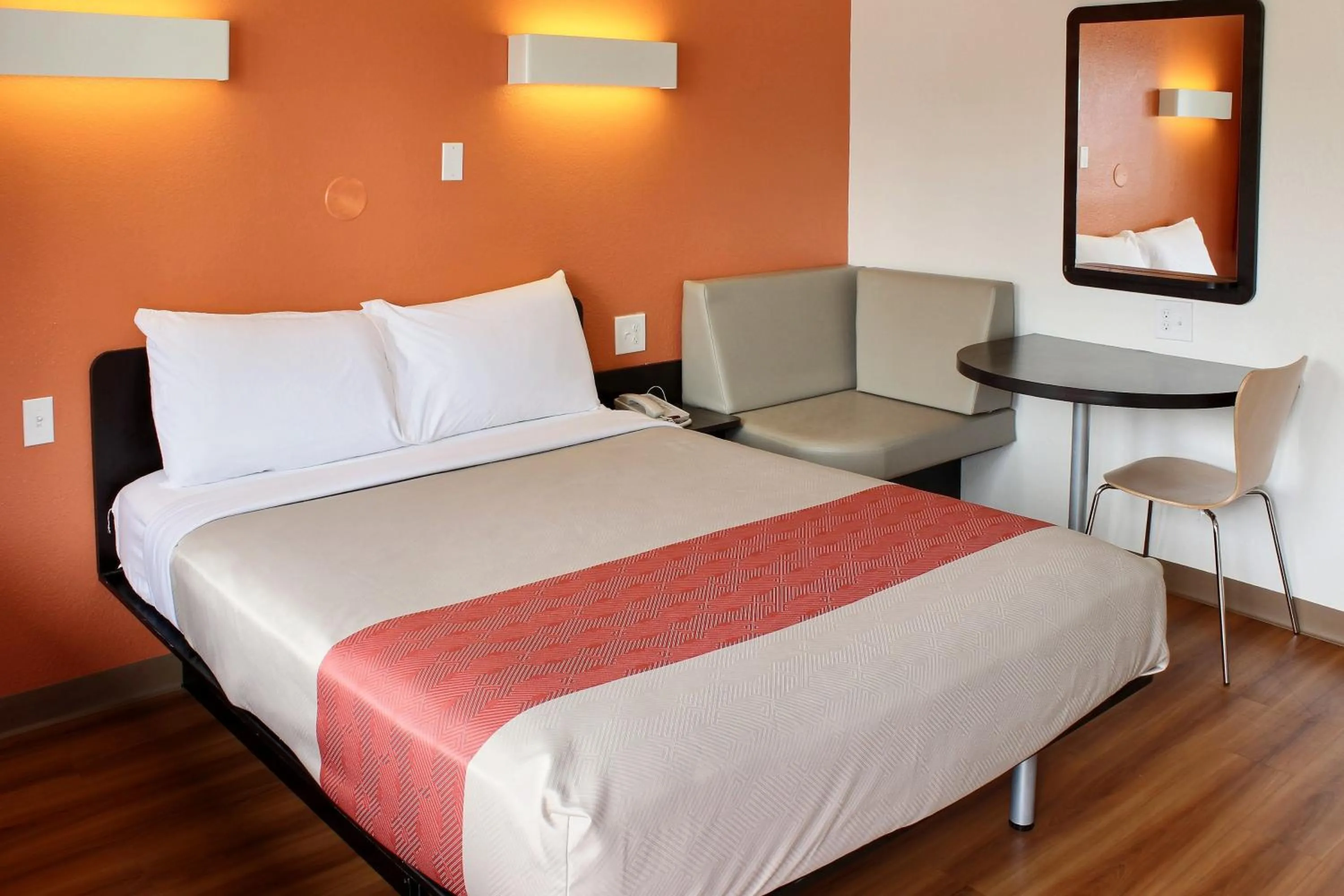 Bedroom, Bed in Motel 6-Pismo Beach, CA