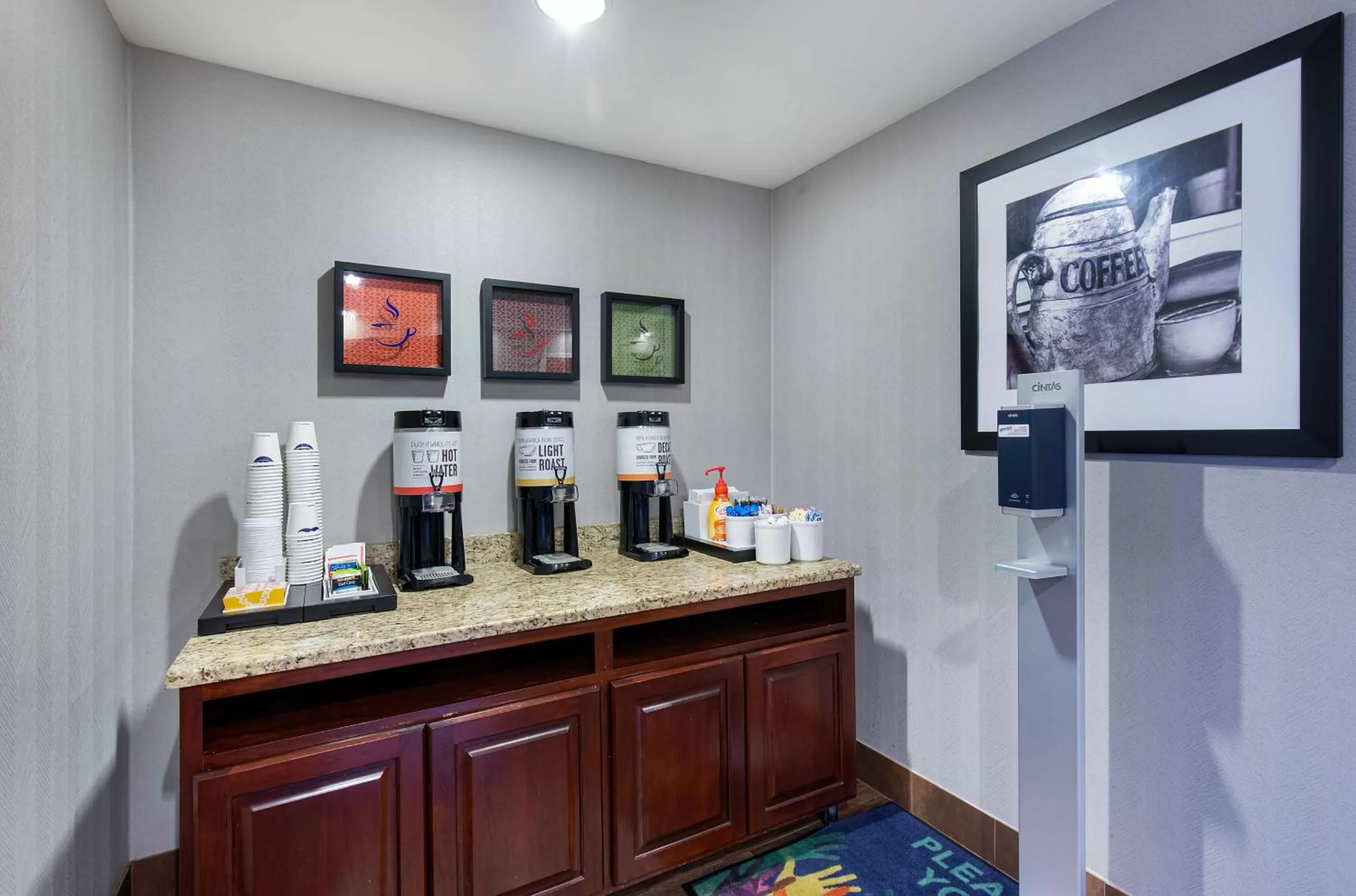 Dining area in Hampton Inn Corbin