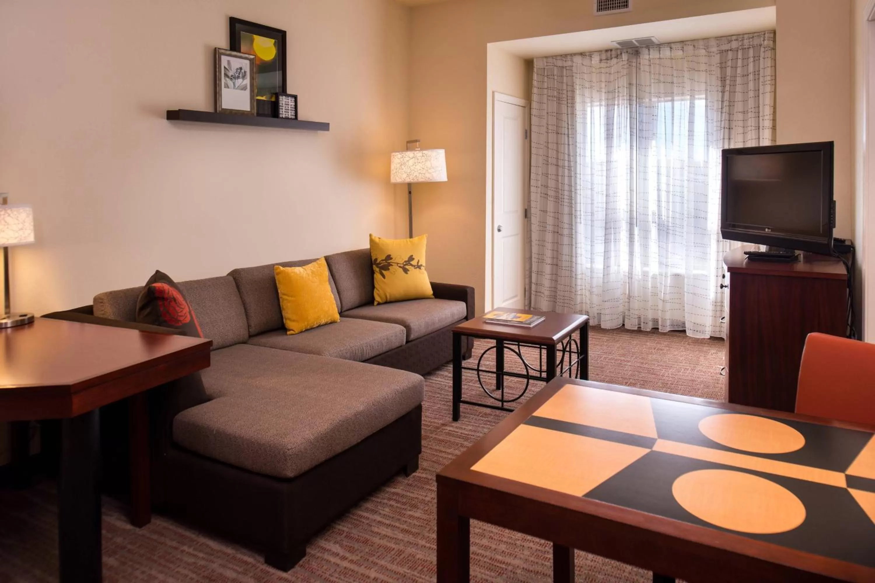 Living room, Bed in Residence Inn by Marriott Albuquerque Airport