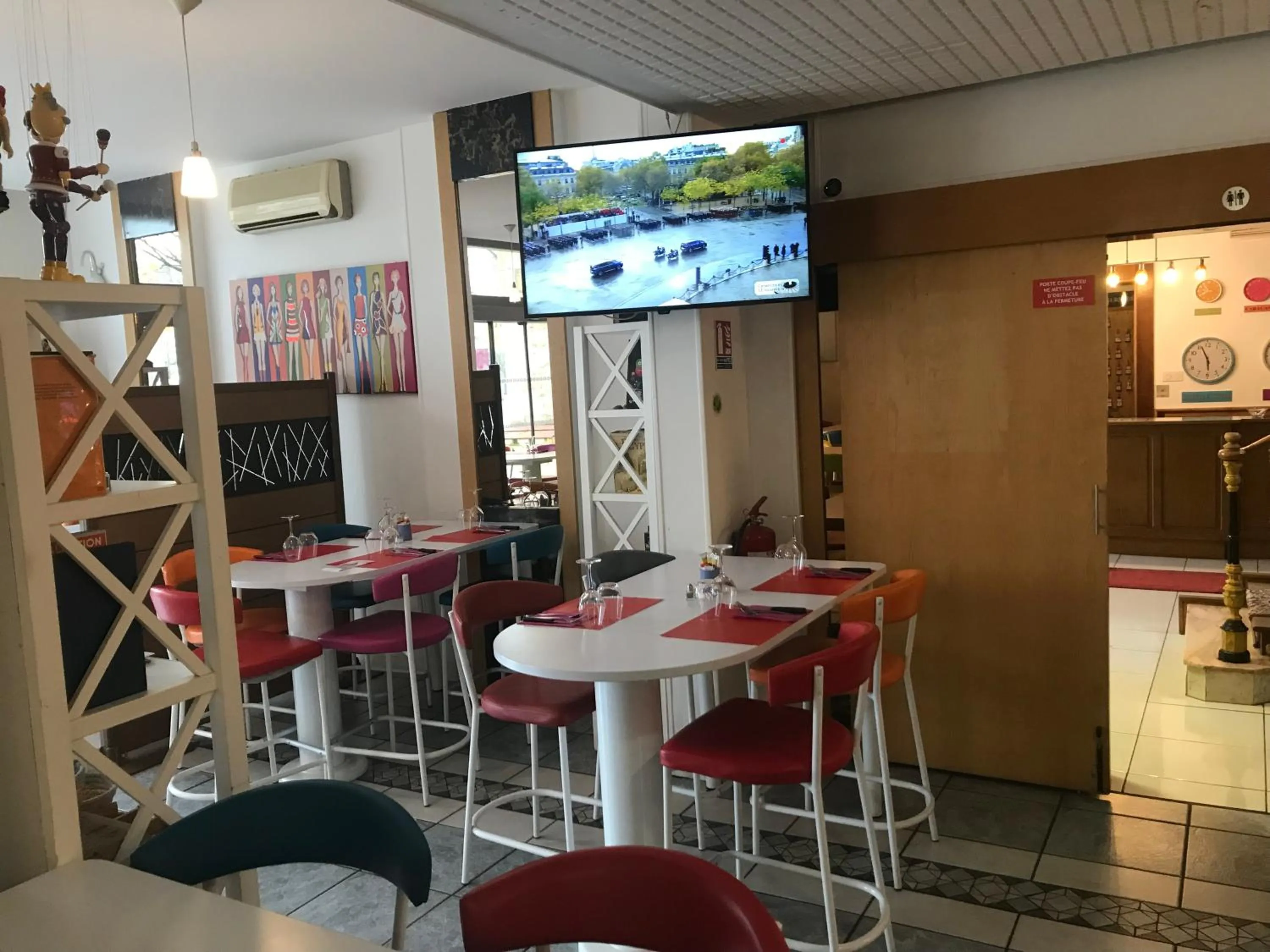 Restaurant/places to eat in Hotel Couleurs Sud Centre-ville Gare Charleville-Mézières