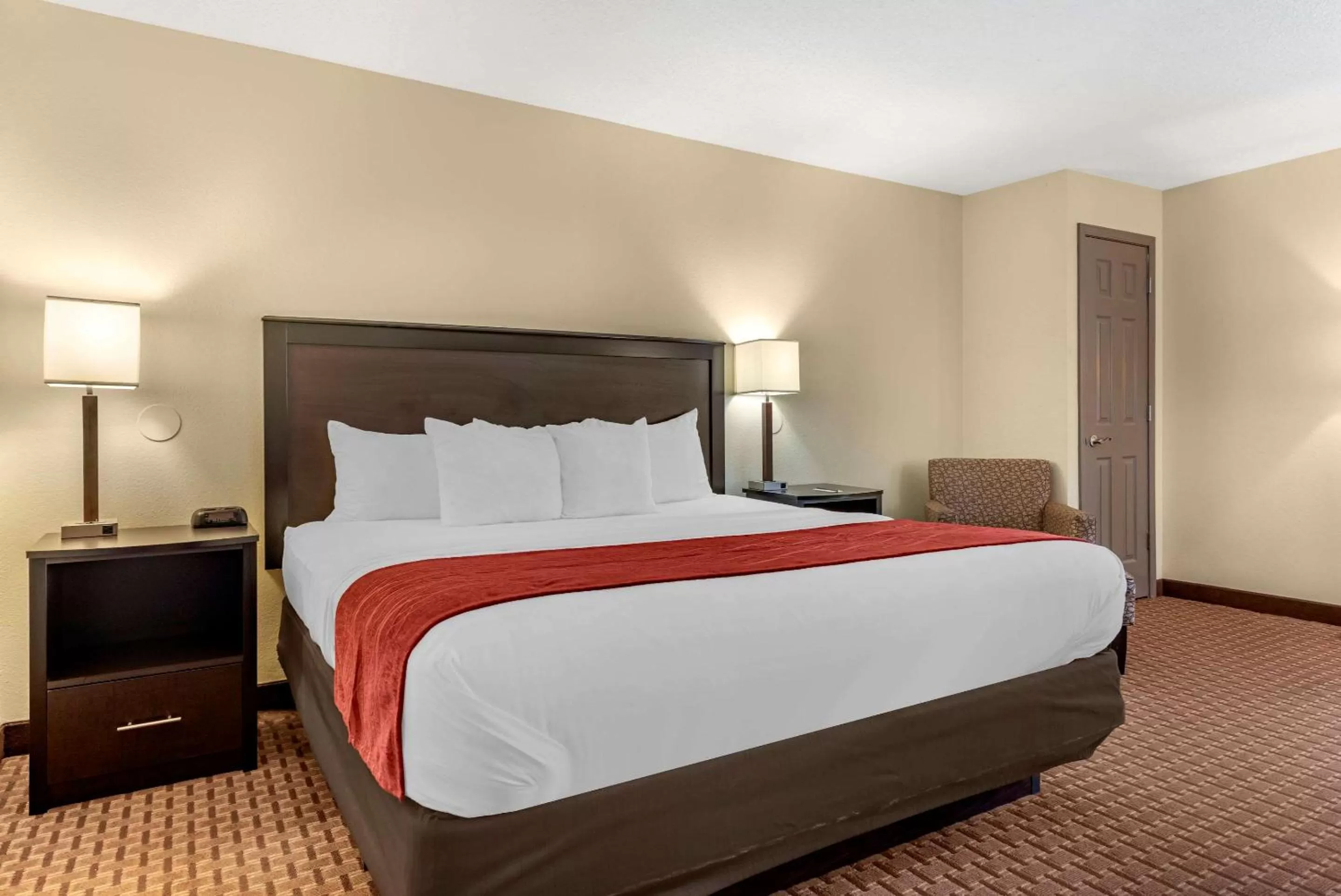 Photo of the whole room, Bed in Comfort Inn & Suites Warsaw near US-30