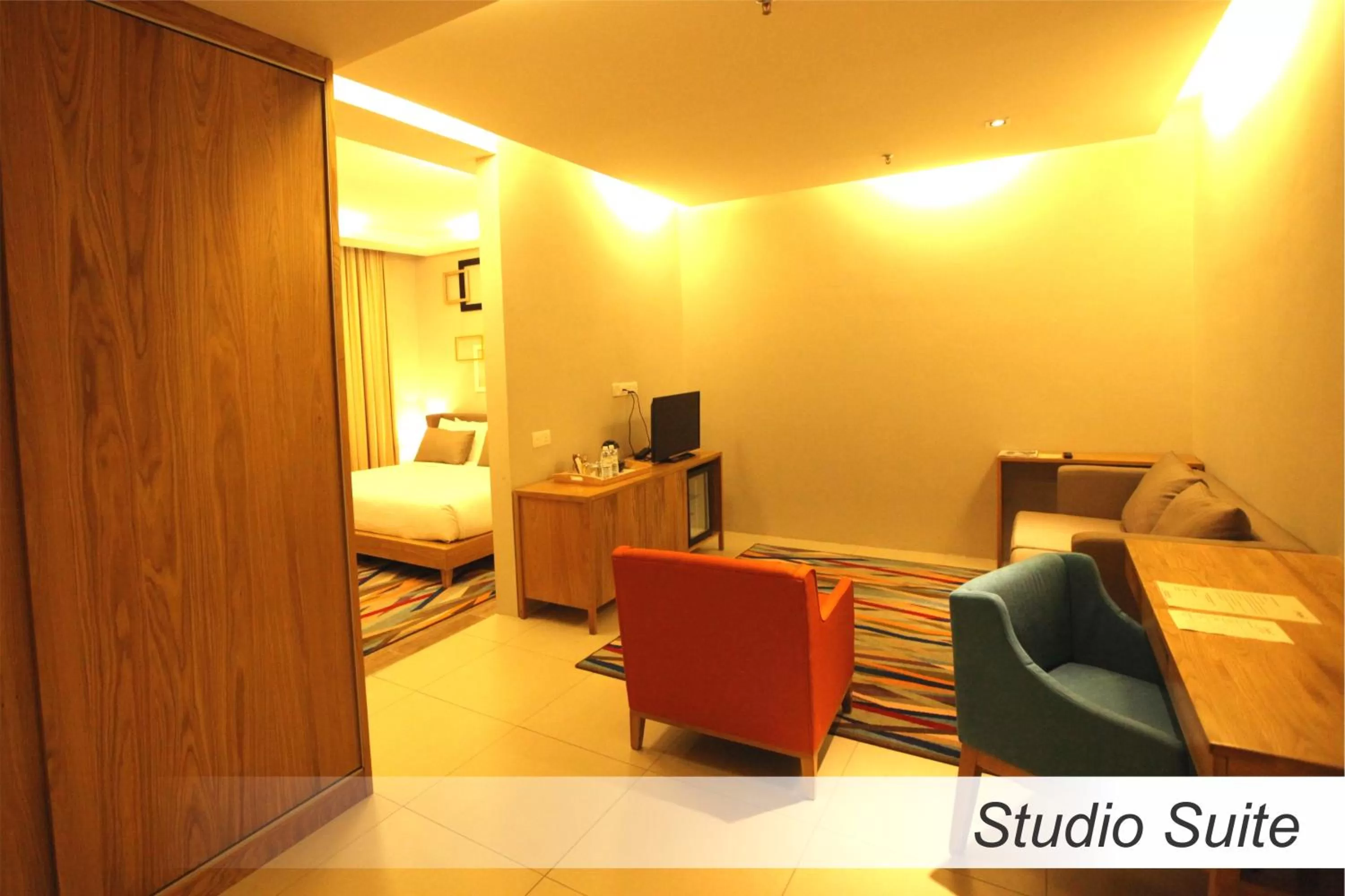 Living room, Bed in Casuarina@Meru